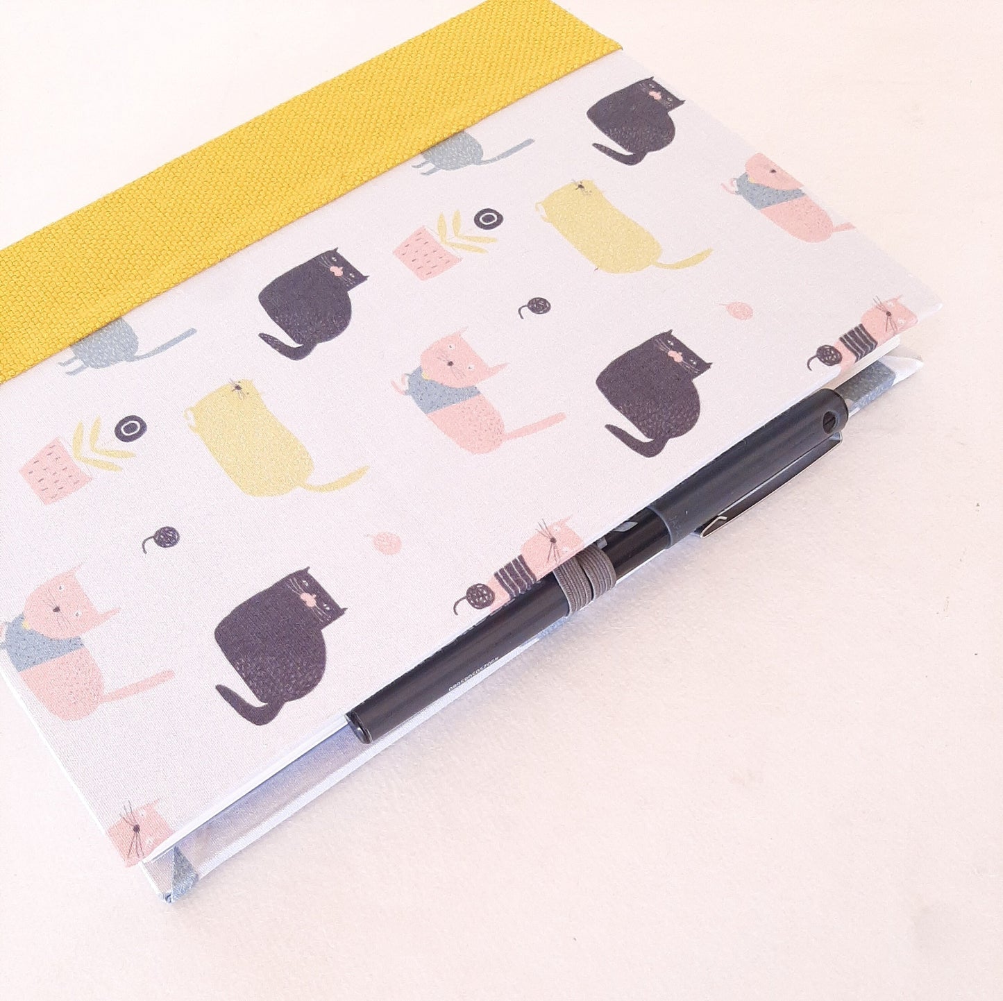 Taccuino A5 con pagine puntinate e copertine in tessuto con gatti