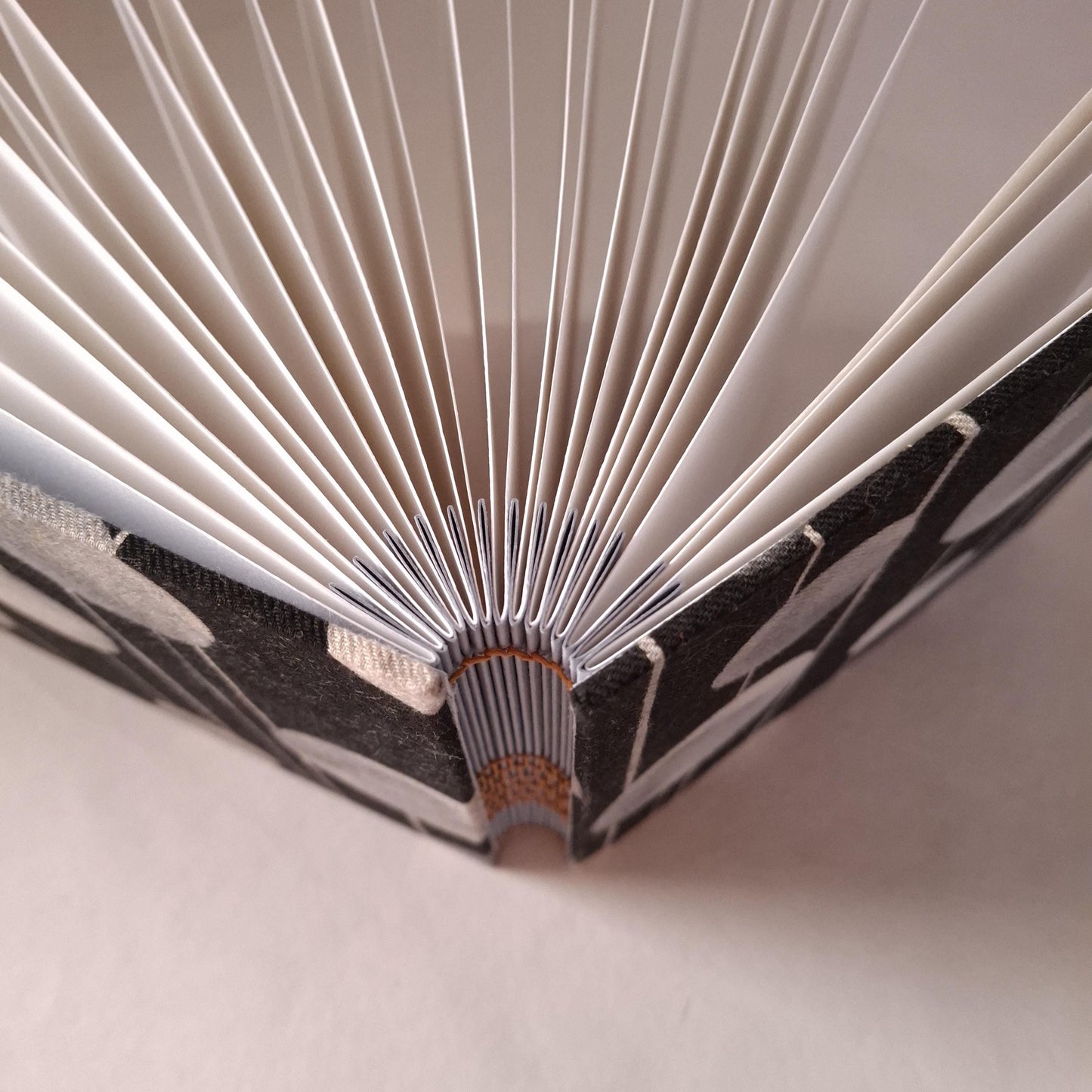 Album fotografico in tessuto Giapponese con cerchi in grigio e miele