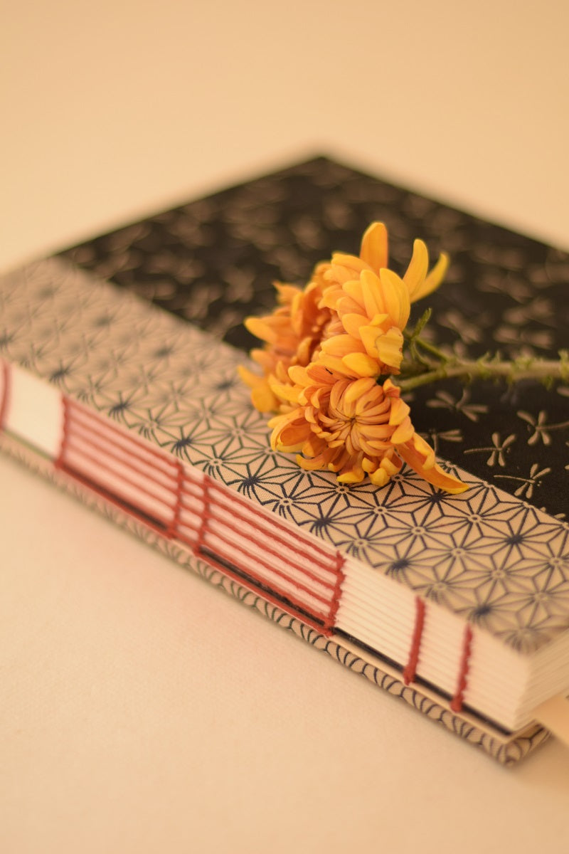 Diario A5 con pagine puntinate e rivestimento in tessuto giapponese