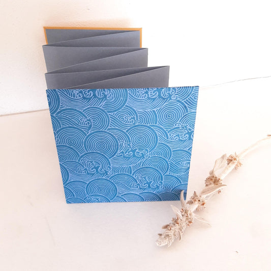 Mini album quadrato a Leporello con stampa Giapponese di onde
