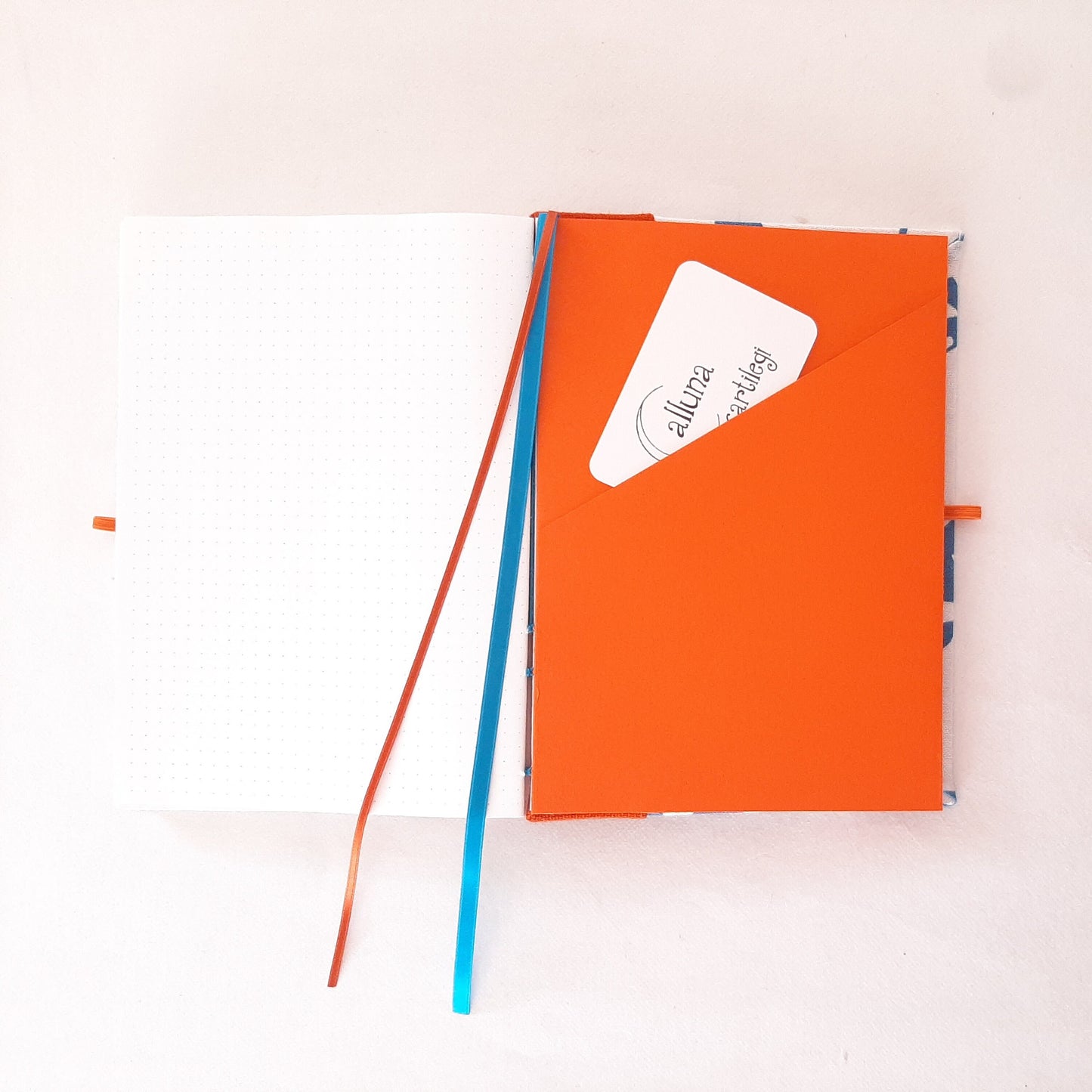 Diario A5 con pagine puntinate foderato in tessuto con foglie blu