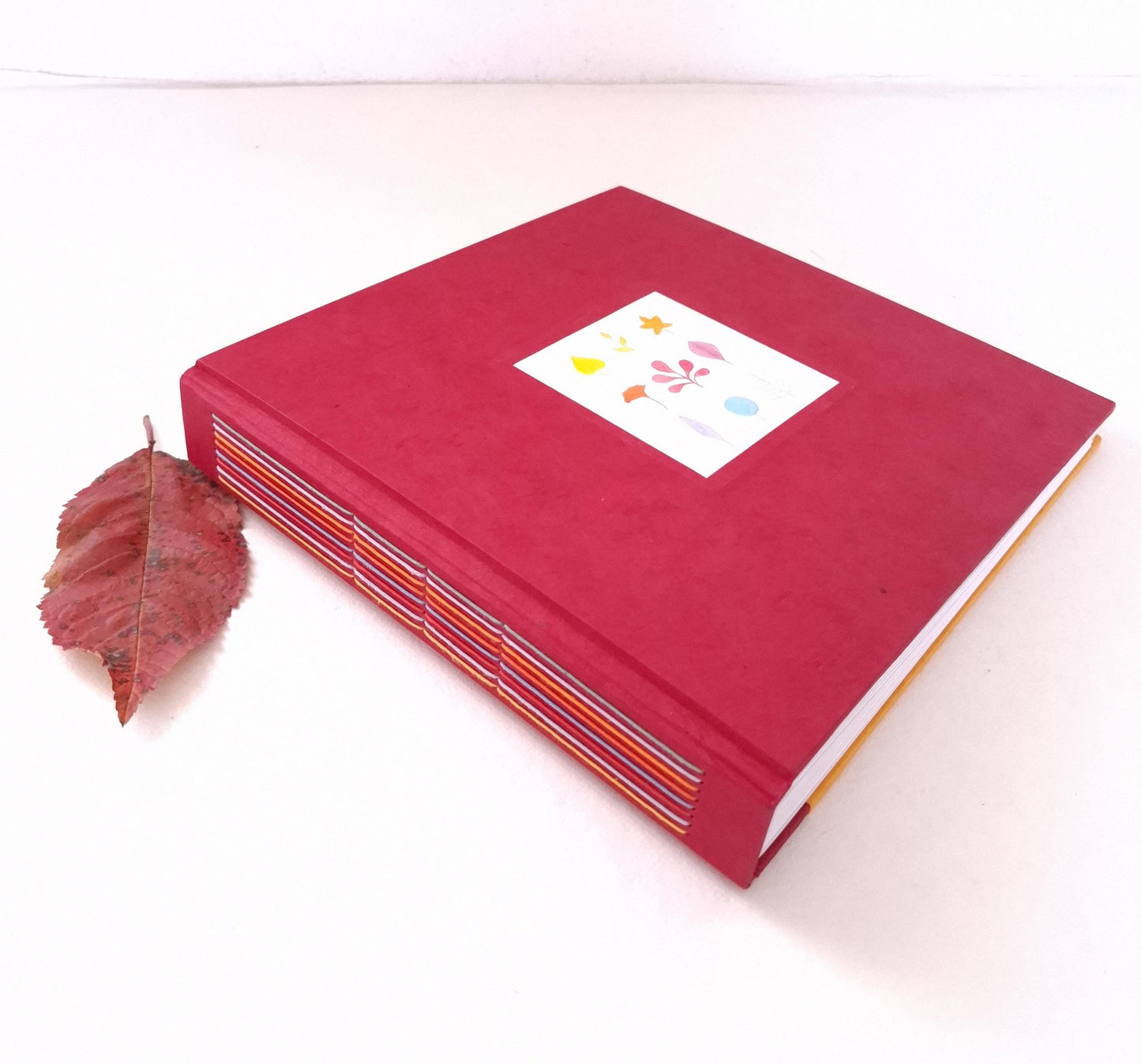 Album fotografico quadrato con acquerello originale di foglie