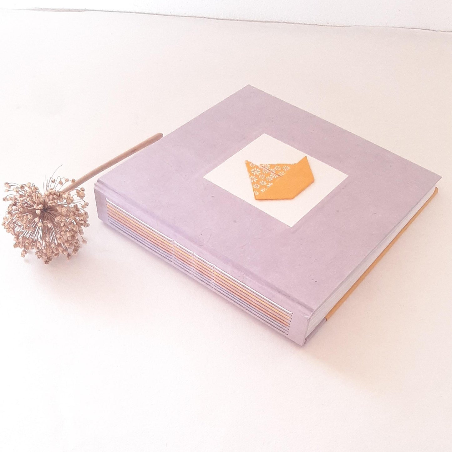 Album nascita con barca origami in lilla e miele