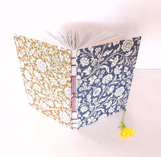 Taccuino A5 con stampa floreale vintage e pagine a righe in carta riciclata
