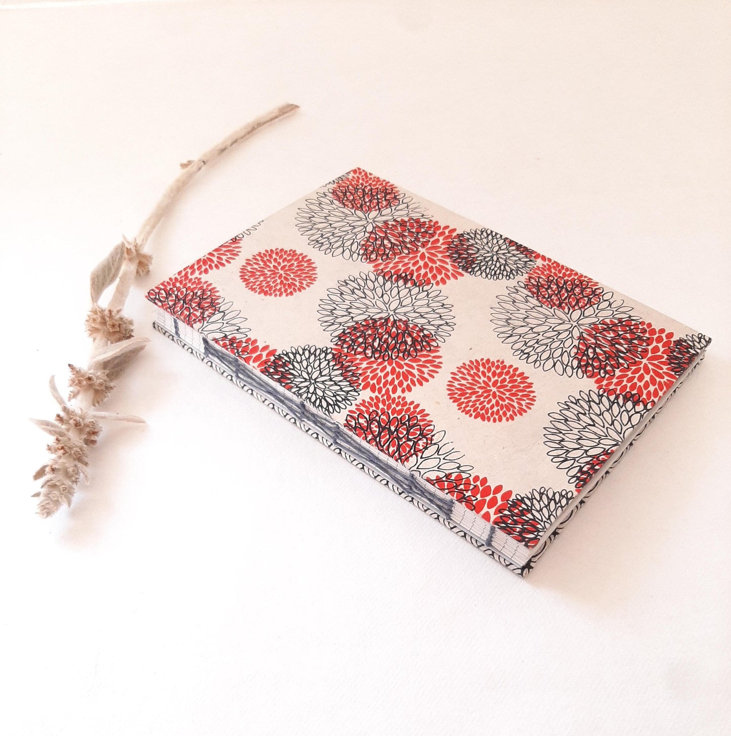 Diario A5 a righe in carta riciclata con stampa di fiori giapponesi