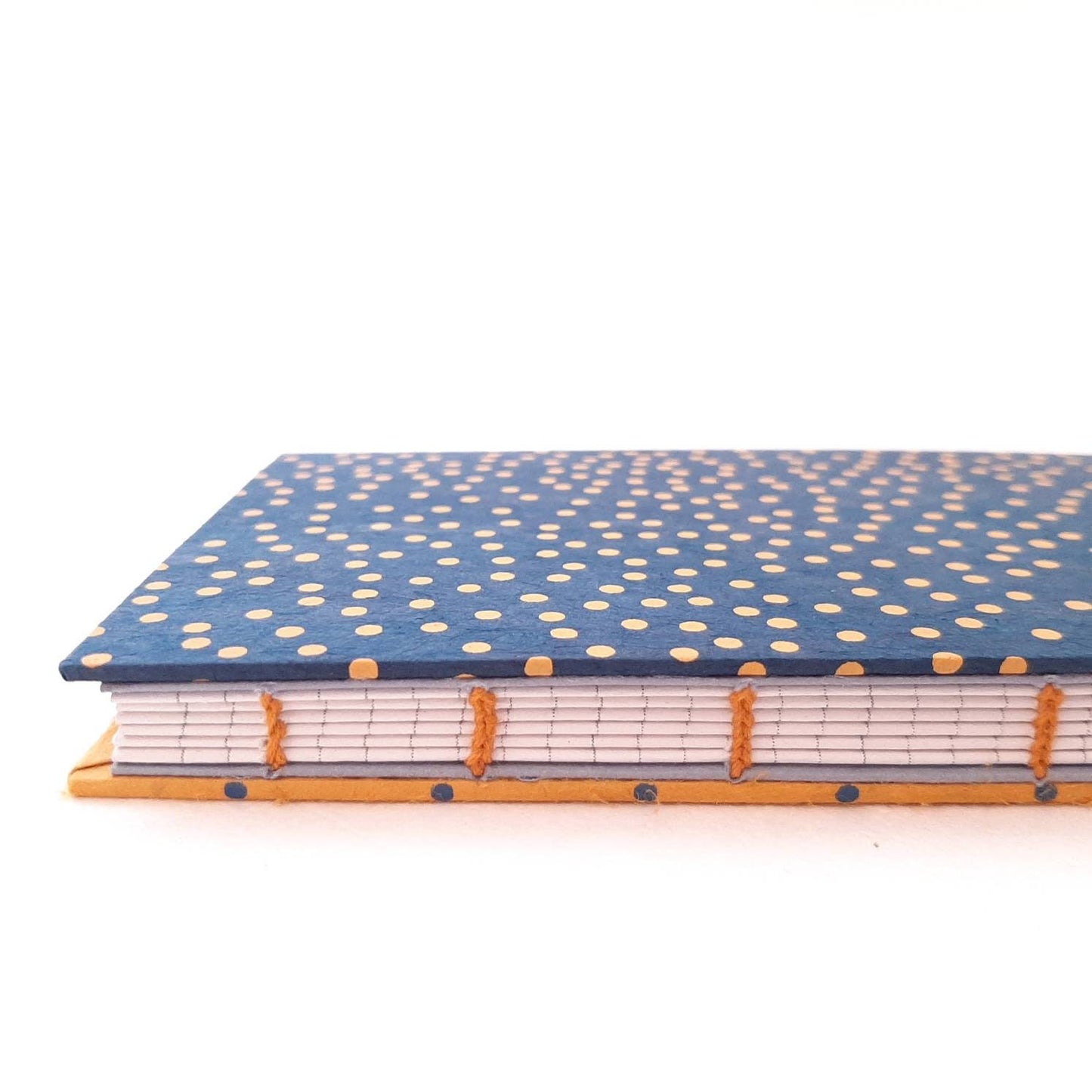 Taccuino A6 con pois in blu e mostarda e pagine in carta riciclata a righe