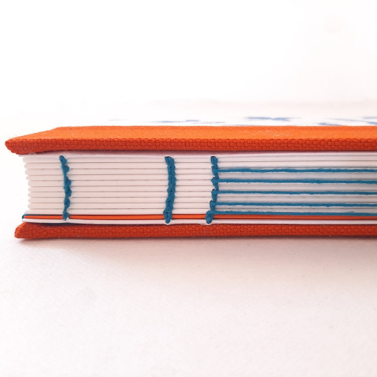 Diario A5 con pagine puntinate foderato in tessuto con foglie blu