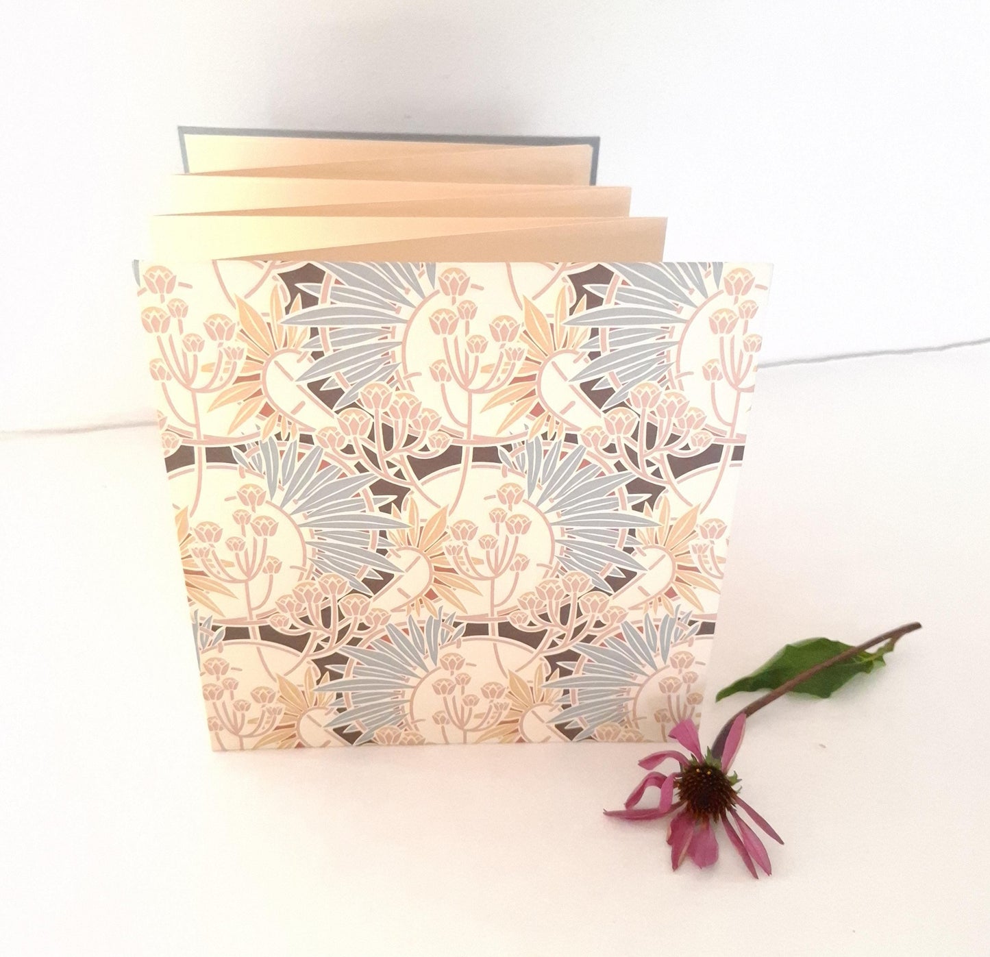 Leporello quadrato per foto 10x15 con fiori in stile Art Nouveau