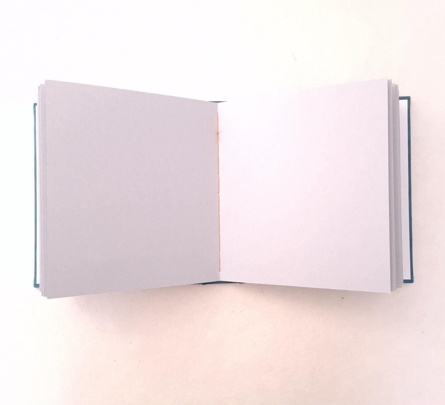 Mini album fotografico con acquarello originale di Papavero in blu, oro e rosso
