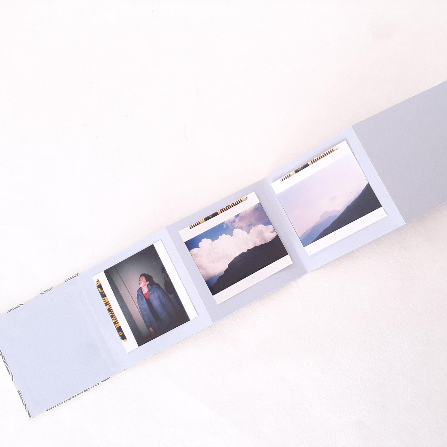 Mini album per istantanee con spirali in grigio e arancio