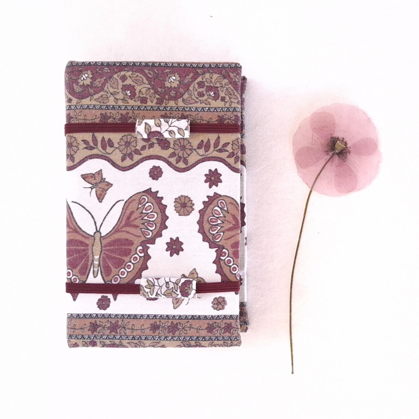 Mini pressa per fiori con elastici e fodera in tessuto con fiori e farfalle