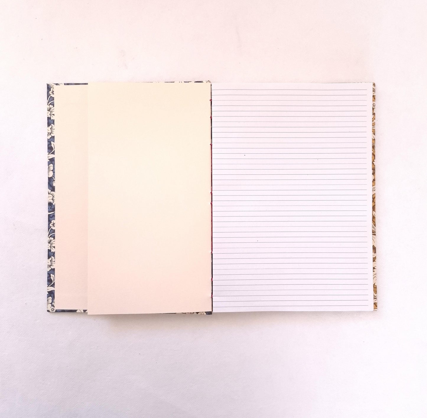 Taccuino A5 con stampa floreale vintage e pagine a righe in carta riciclata