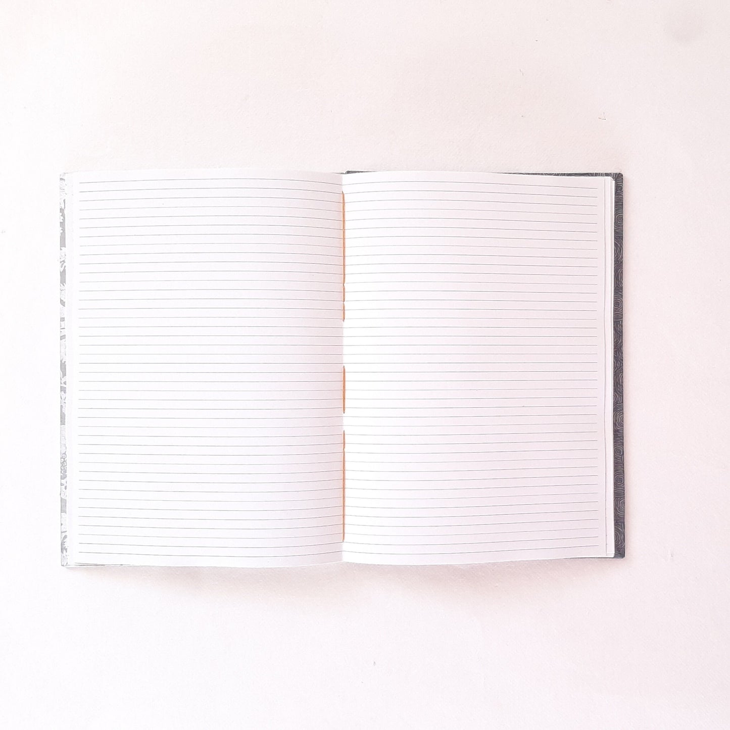 Taccuino A5 floreale con pagine in carta riciclata a righe