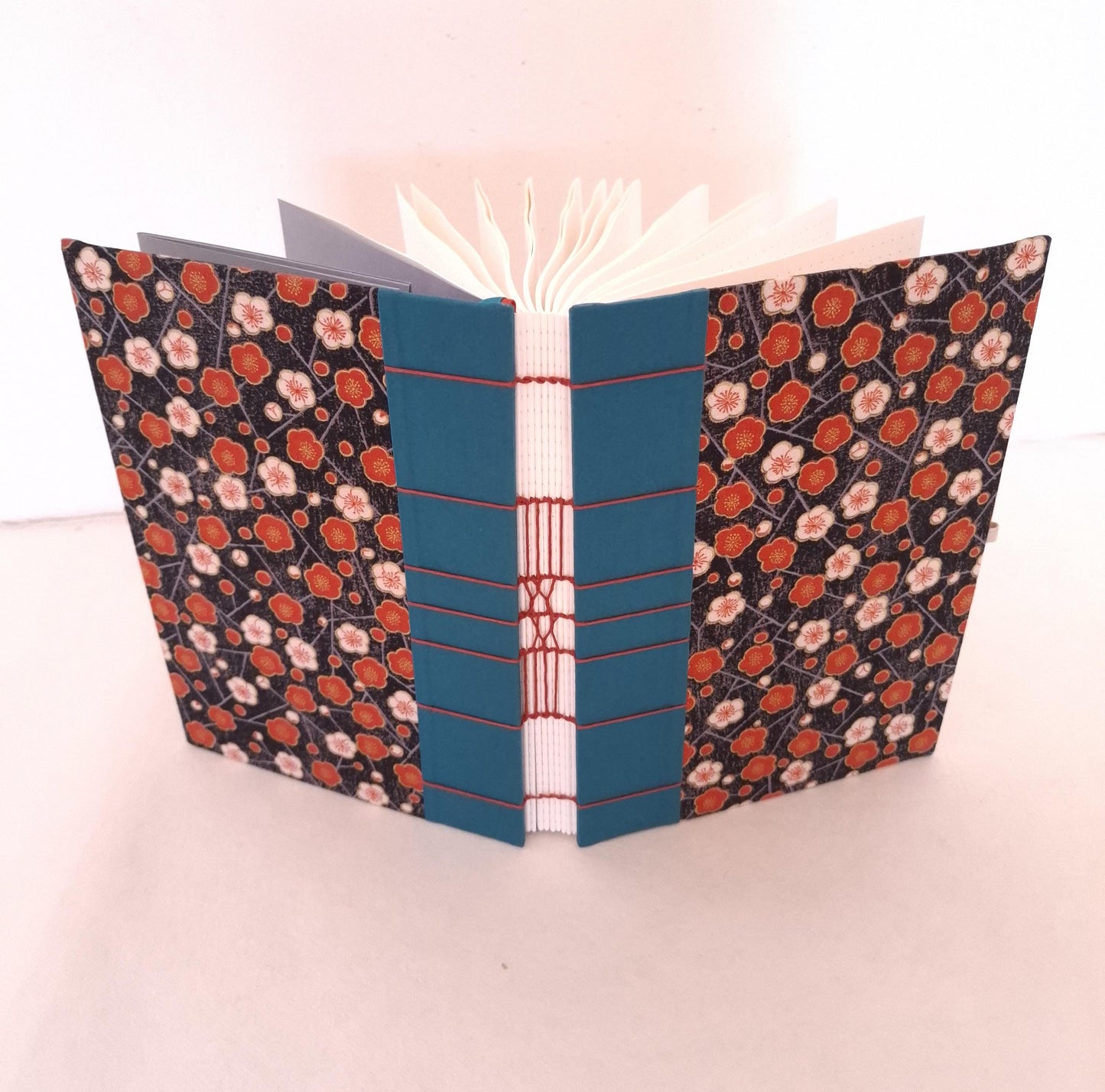 Diario A5 con pagine puntinate e tessuto Giapponese con fiori di ciliegio