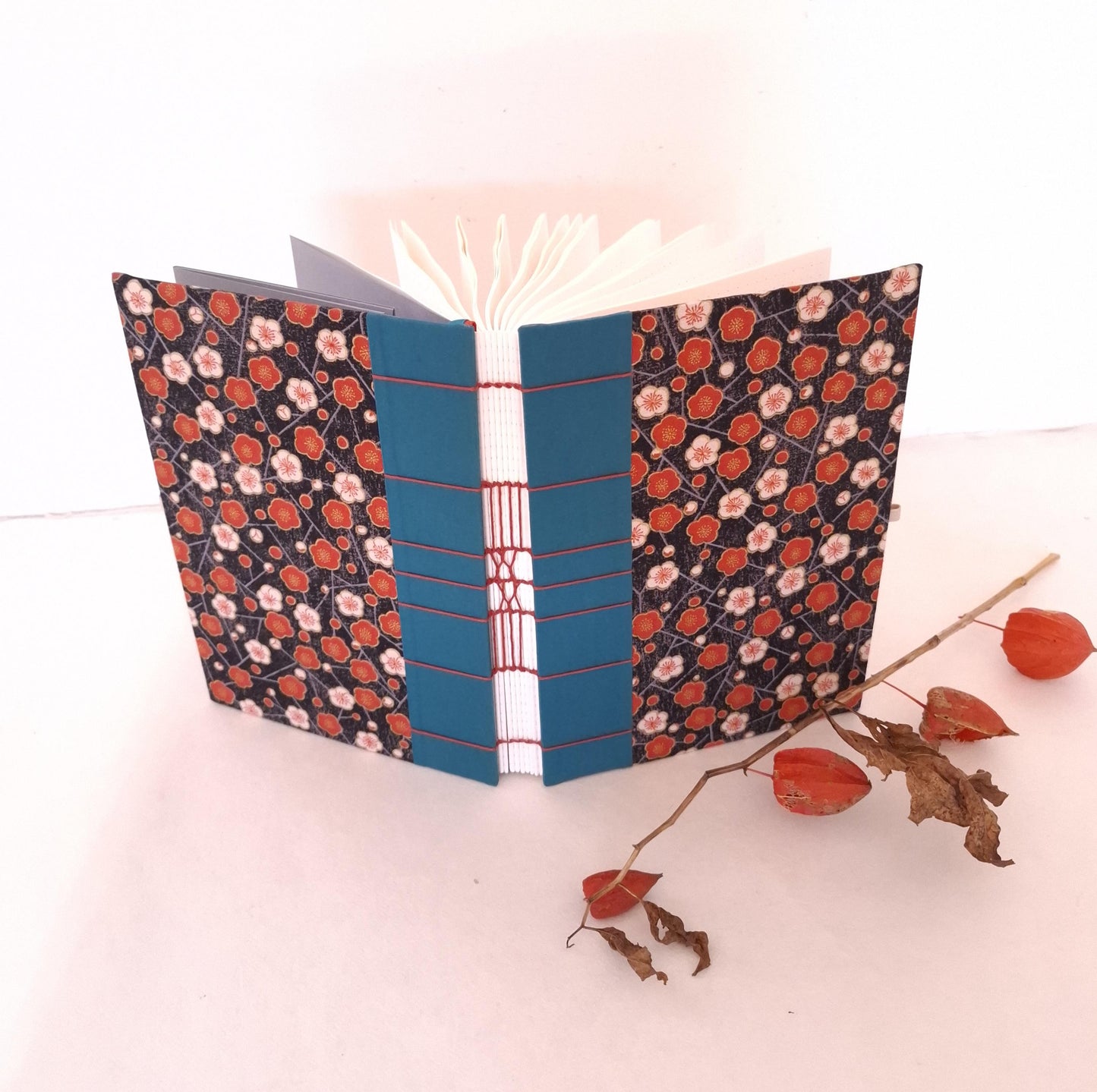 Diario A5 con pagine puntinate e tessuto Giapponese con fiori di ciliegio