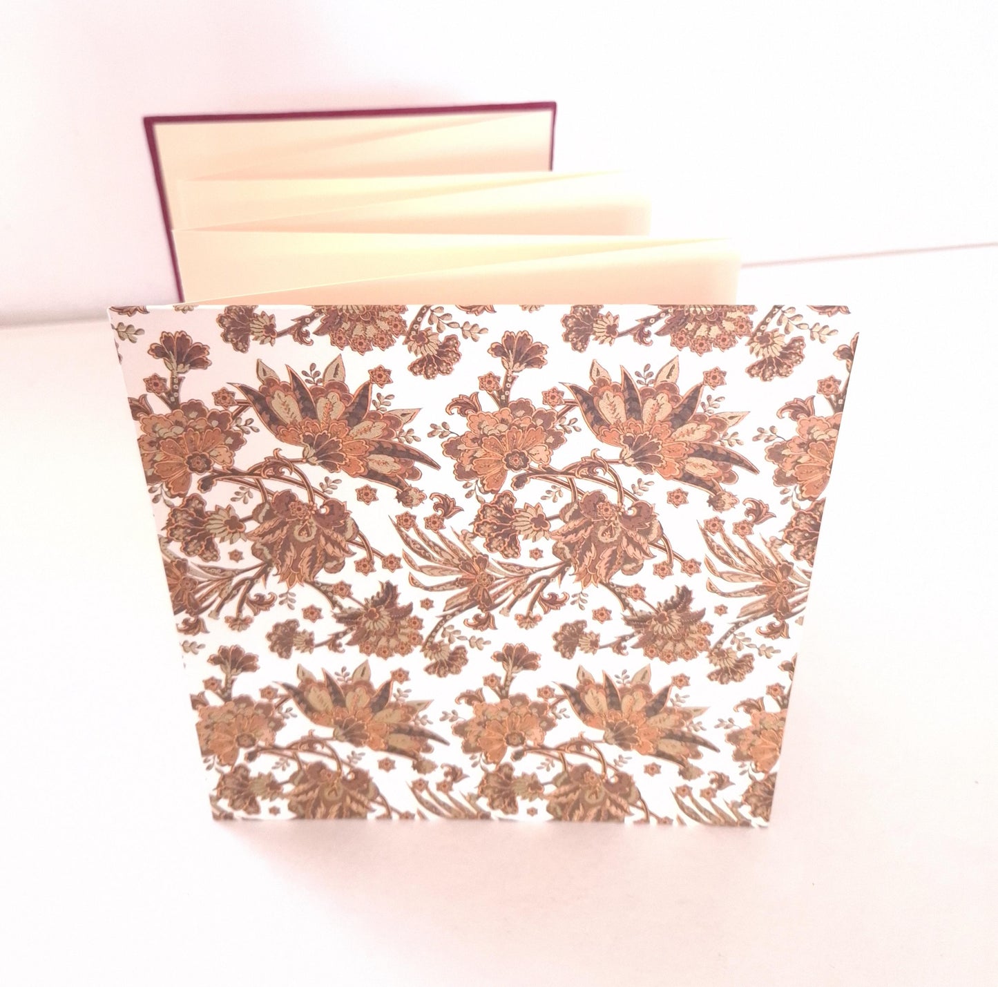 Portafoto quadrato a Leporello con stampa floreale vintage