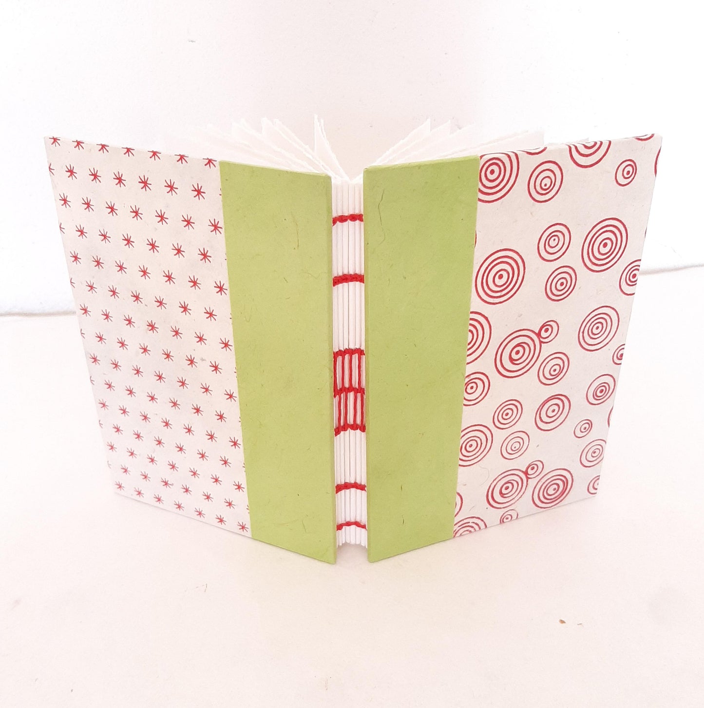 Quaderno tascabile per acquerello con spirali in rosso e verde pera