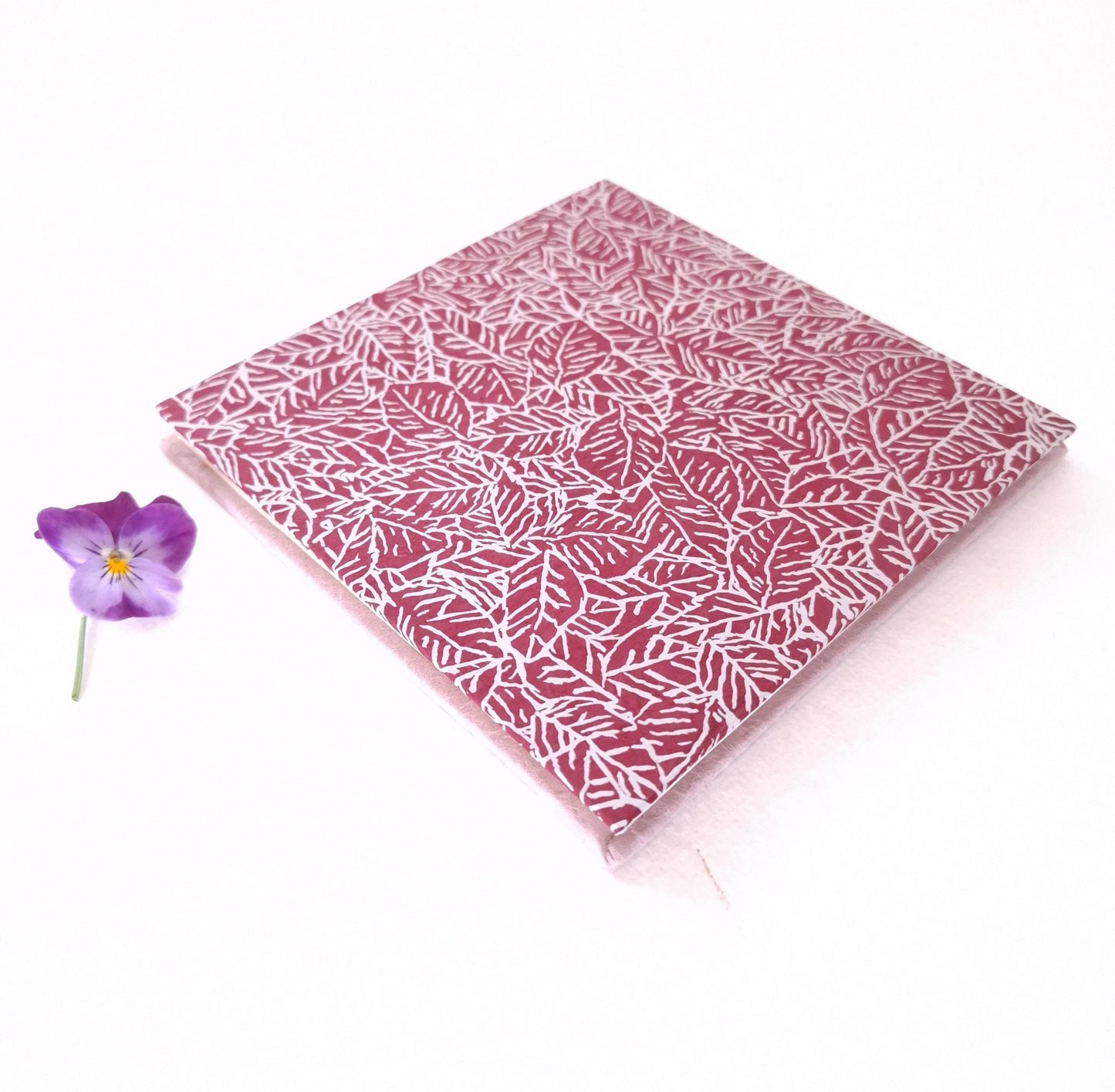 Mini album per istantanee con foglie in malva e bordeaux