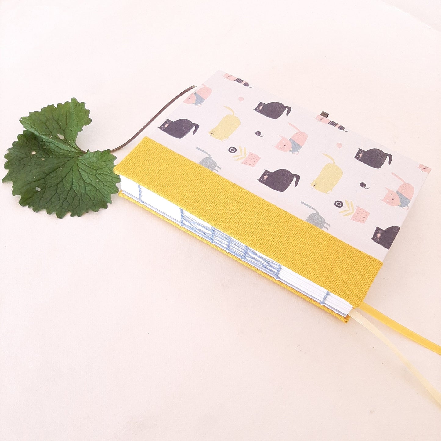 Taccuino A5 con pagine puntinate e copertine in tessuto con gatti