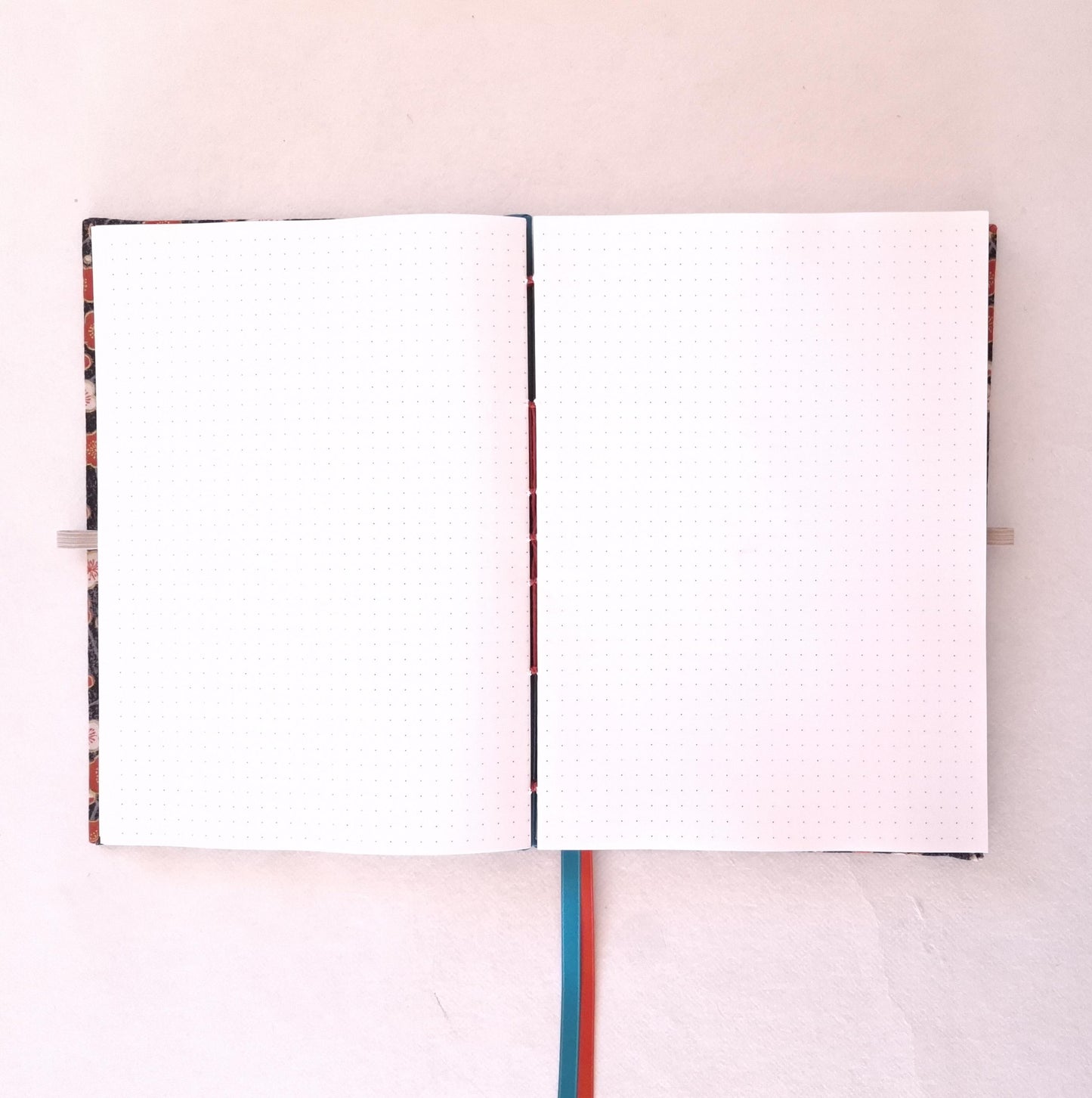 Diario A5 con pagine puntinate e tessuto Giapponese con fiori di ciliegio