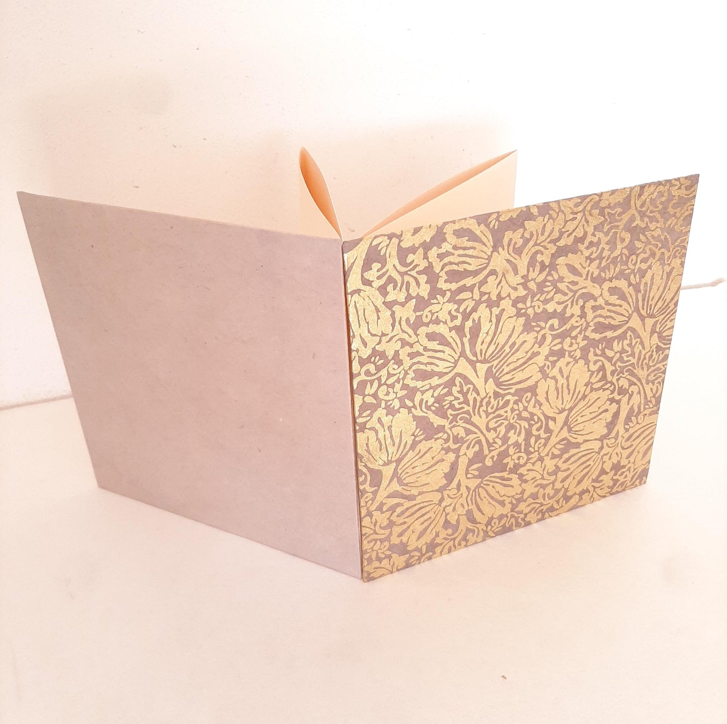 Album Leporello quadrato con fiori vintage in oro e malva