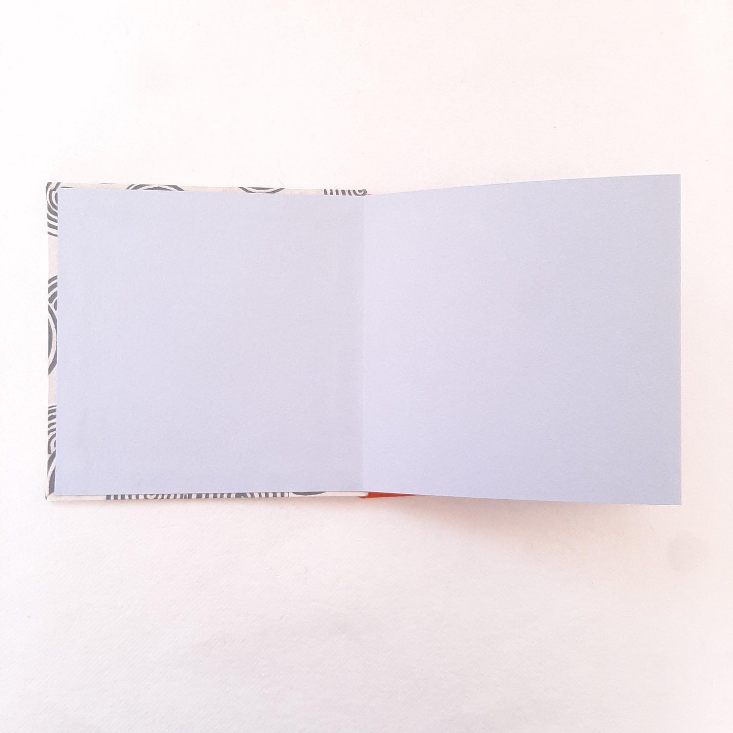 Mini album per istantanee con spirali in grigio e arancio