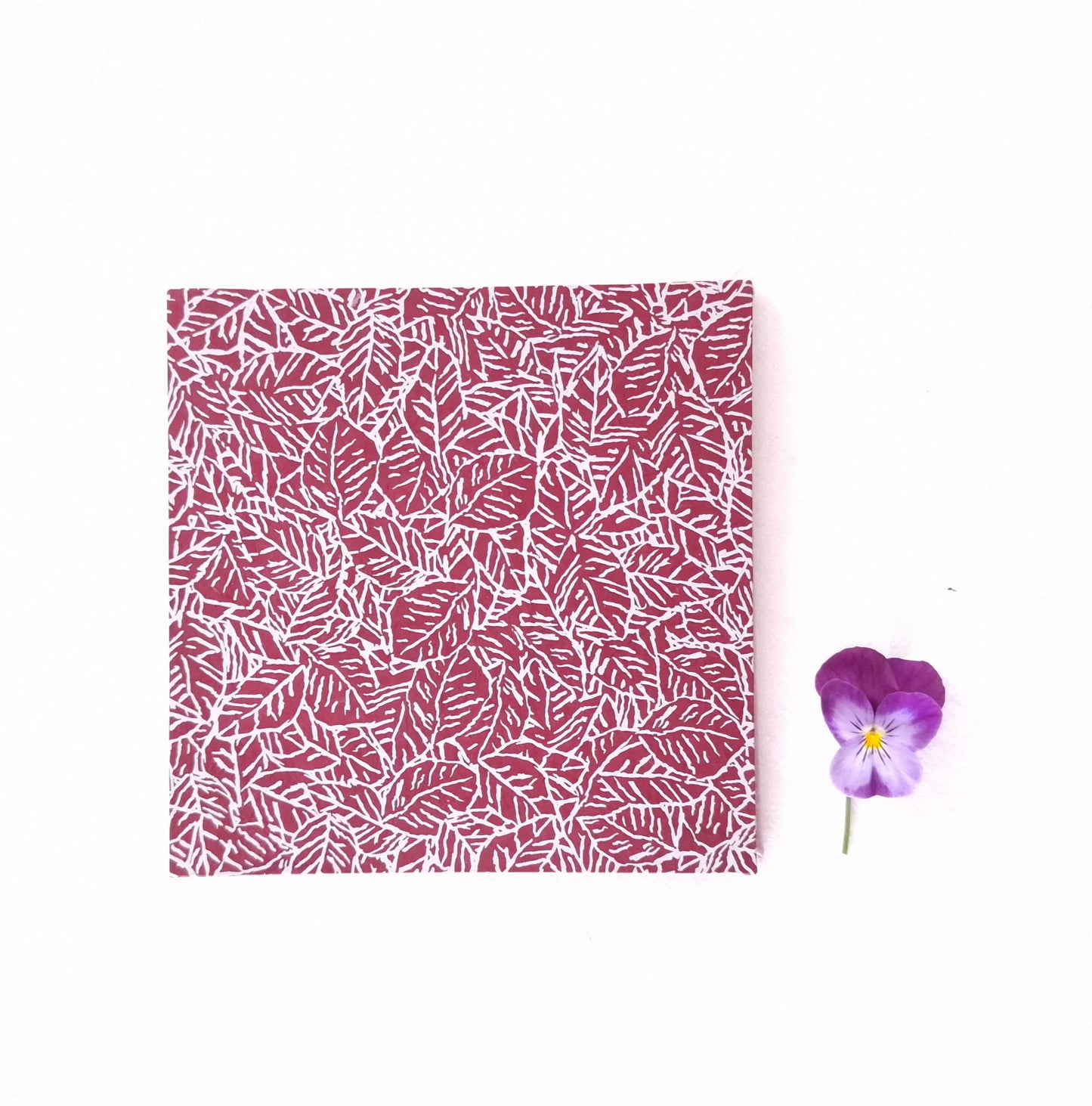 Mini album per istantanee con foglie in malva e bordeaux