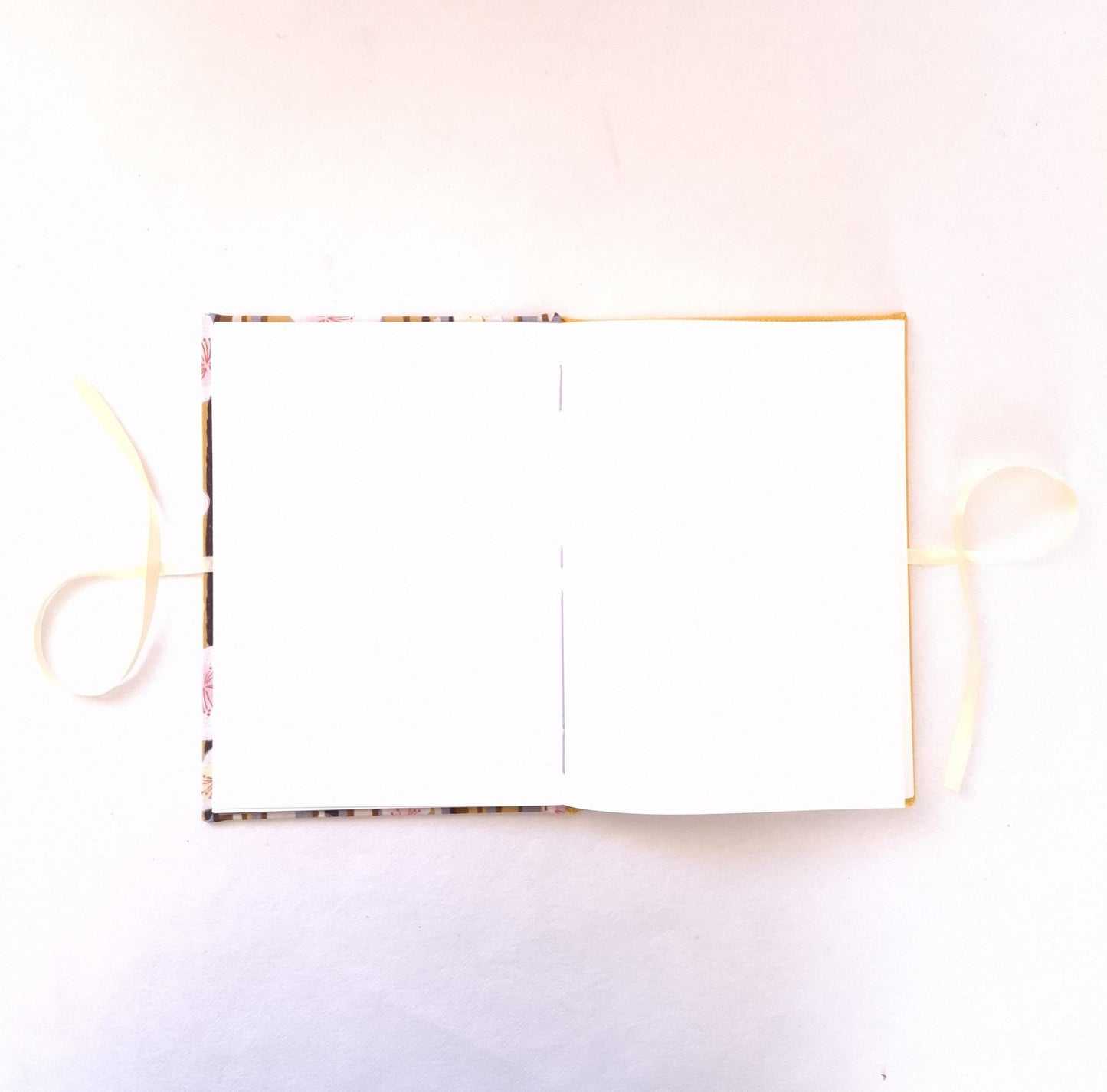 Diario A5 con pagine avorio e copertine in tessuto floreale Giapponese