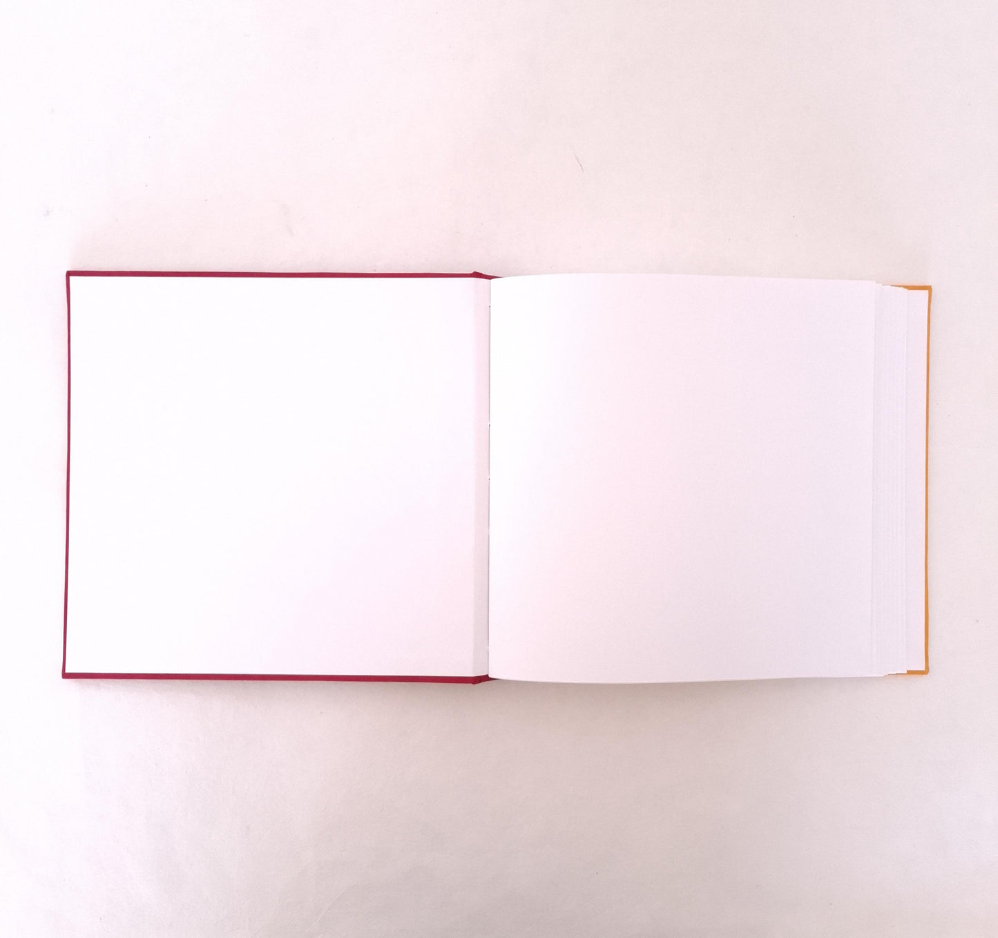 Album fotografico quadrato con acquerello originale di foglie