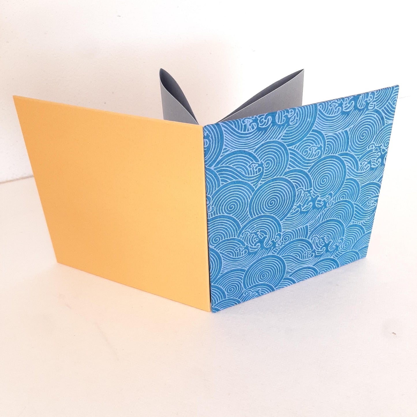 Mini album quadrato a Leporello con stampa Giapponese di onde