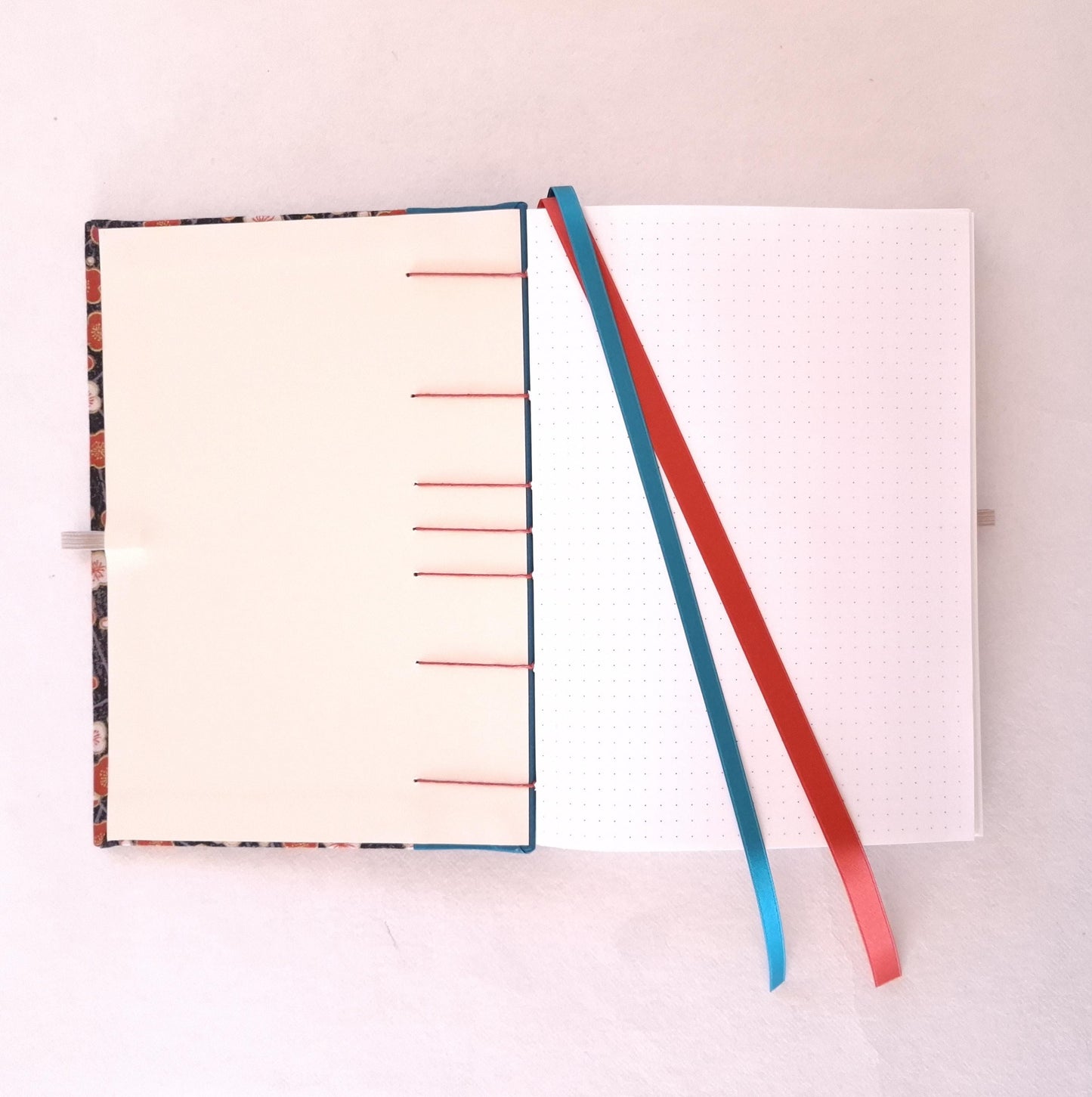 Diario A5 con pagine puntinate e tessuto Giapponese con fiori di ciliegio