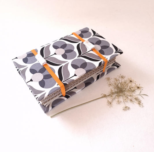 Pressa per fiori artigianale con fodera in tessuto Giapponese ed elastici