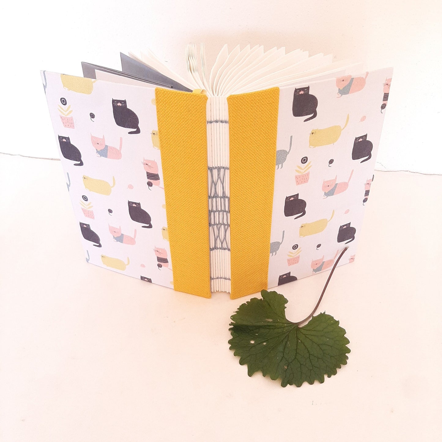 Taccuino A5 con pagine puntinate e copertine in tessuto con gatti