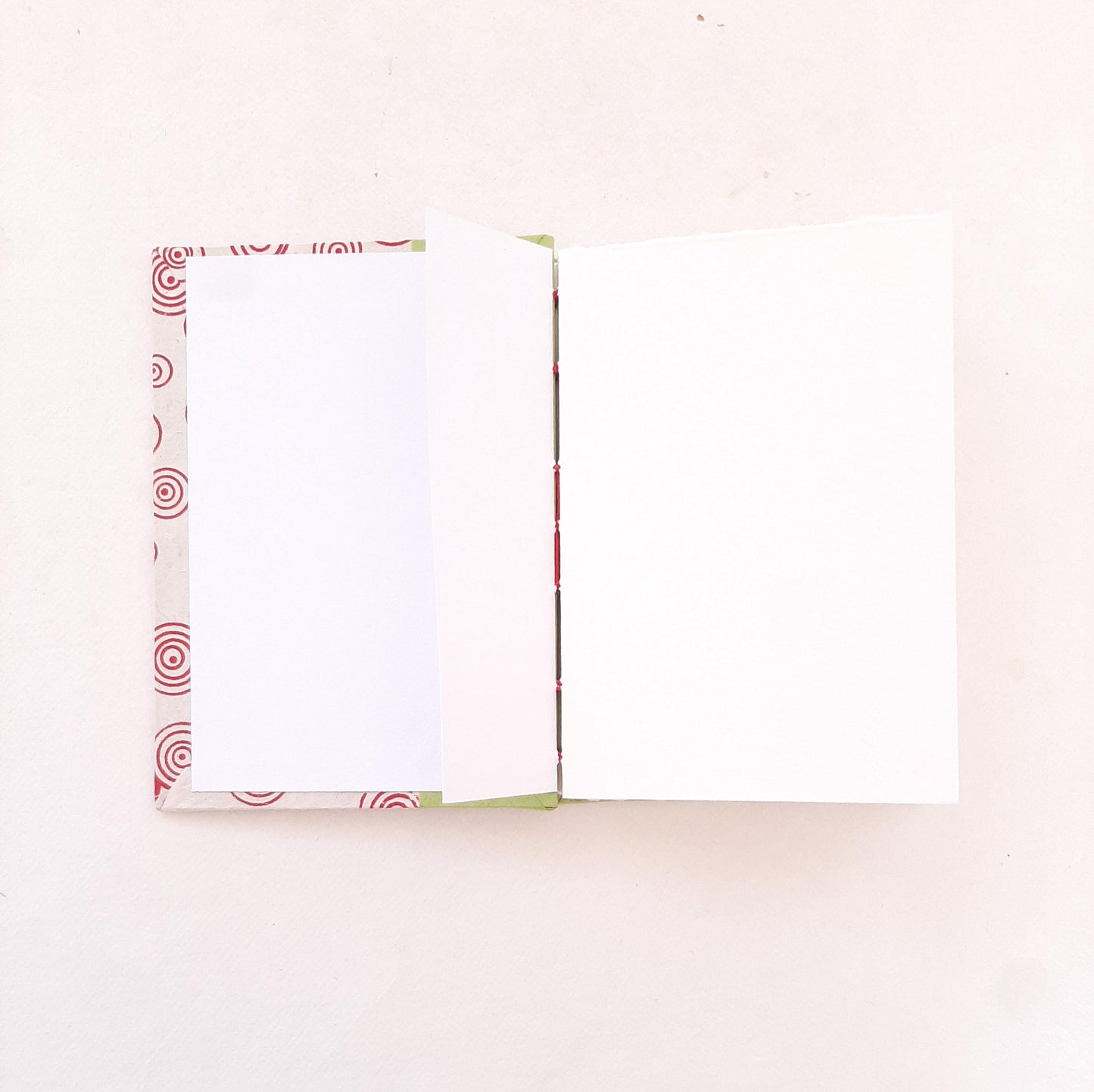Quaderno tascabile per acquerello con spirali in rosso e verde pera