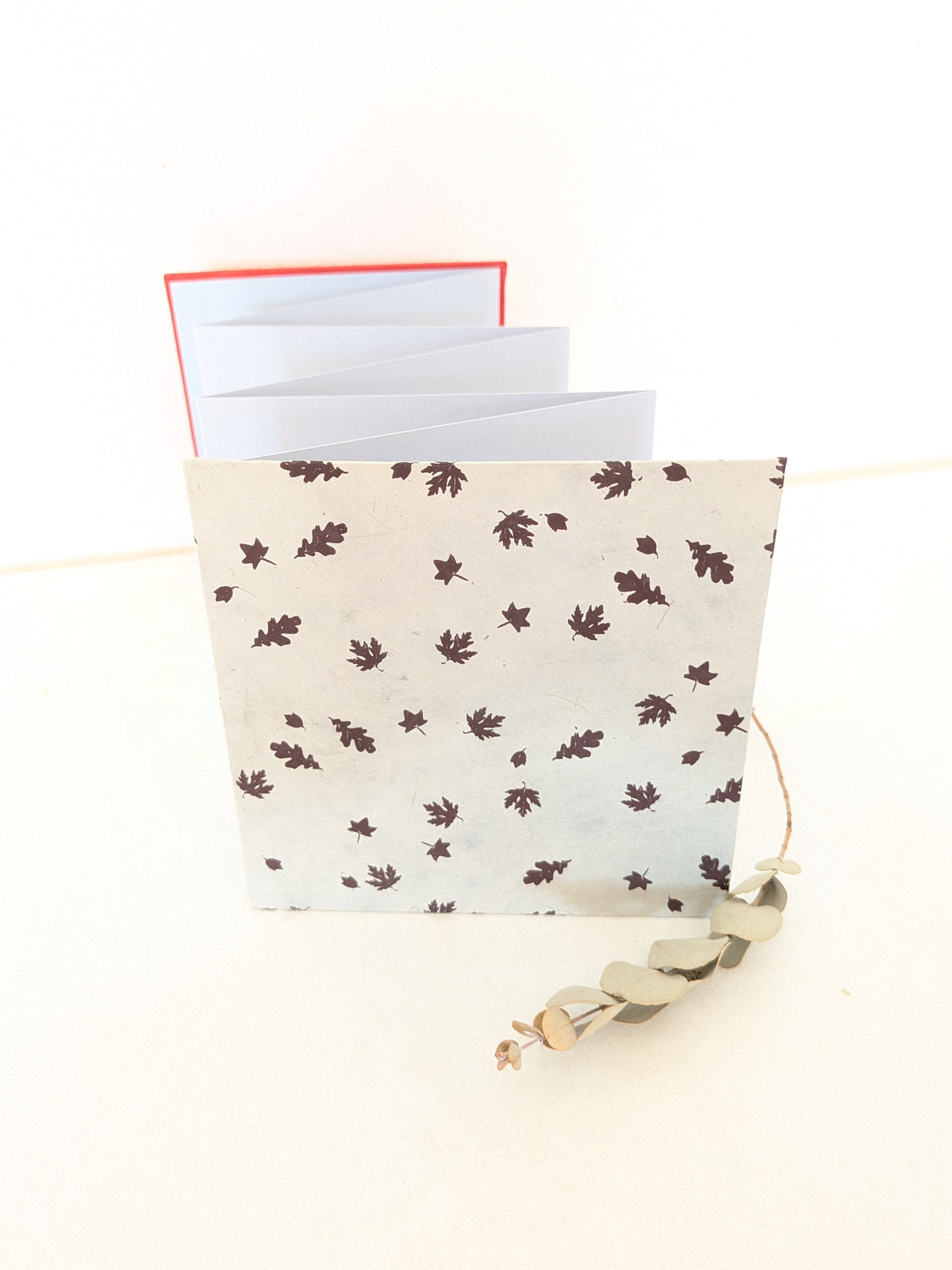 Mini album quadrato a Leporello con foglie in carta da zucchero