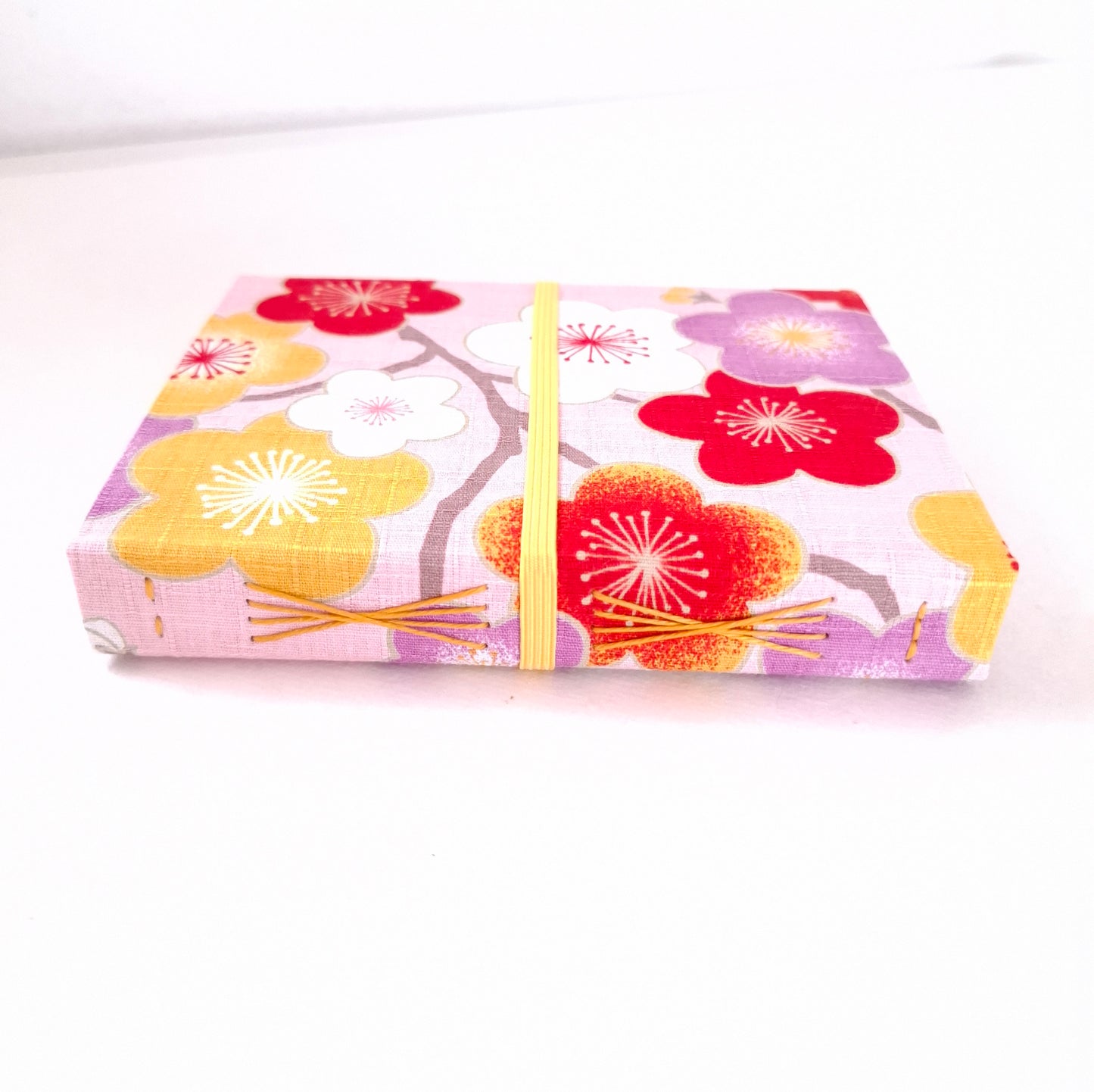 Diario di Viaggio in tessuto Giapponese con fiori di Ciliegio in rosa, rosso e miele