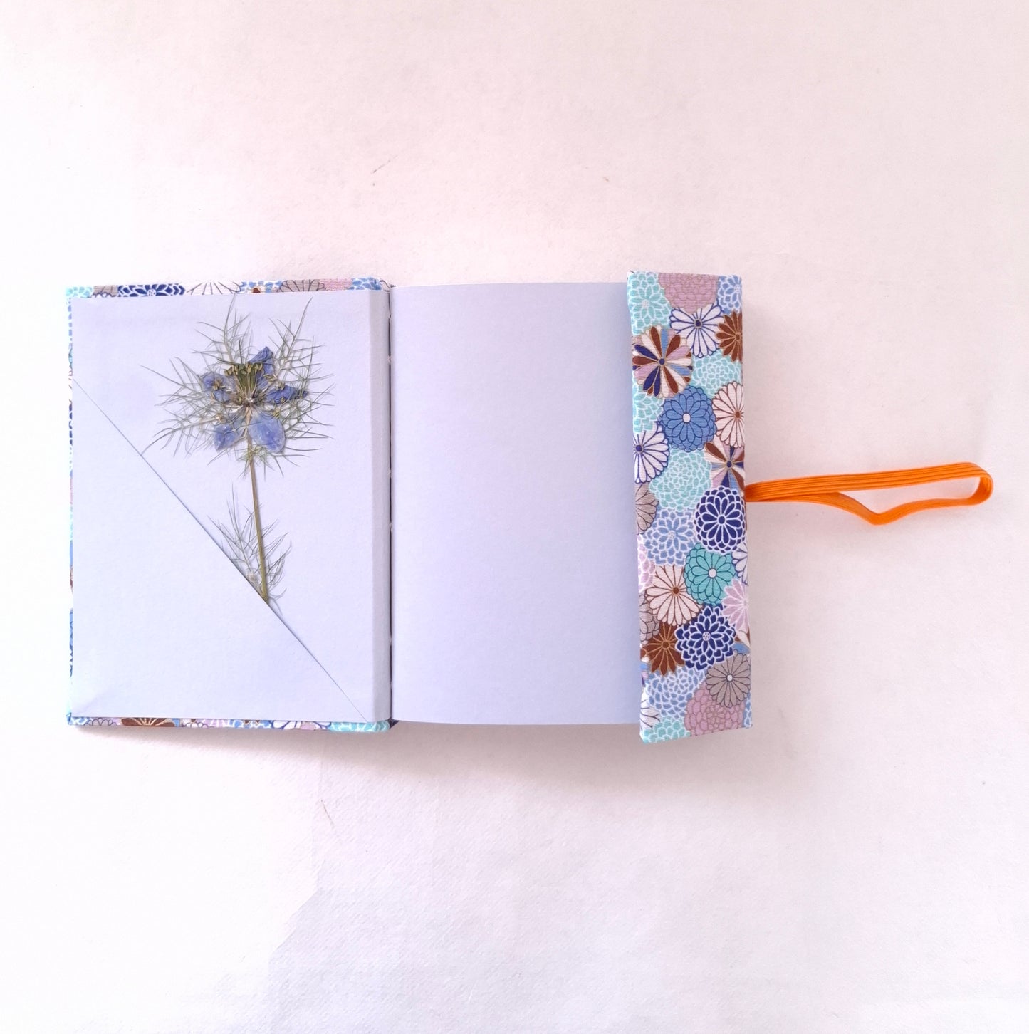 Diario di Viaggio in tessuto floreale Giapponese in azzurro e arancio