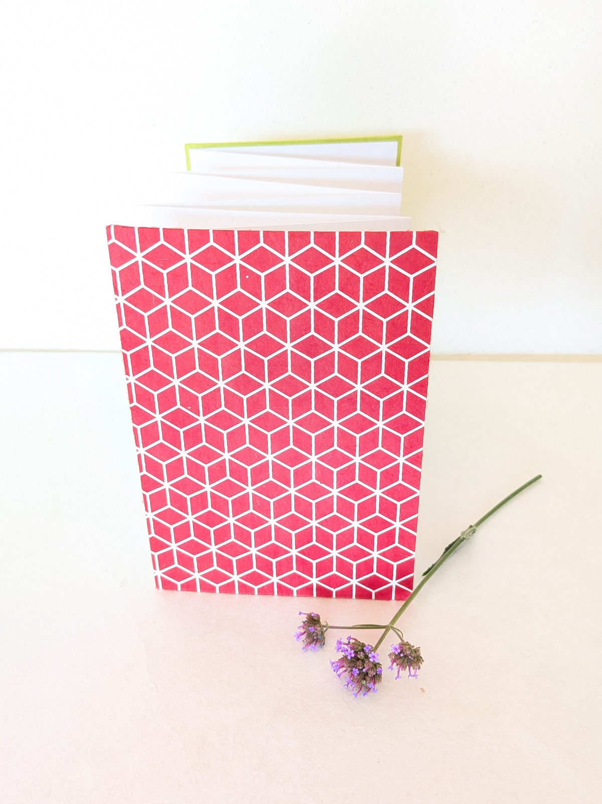 Album a fisarmonica rettangolare con pattern geometrico in rosso
