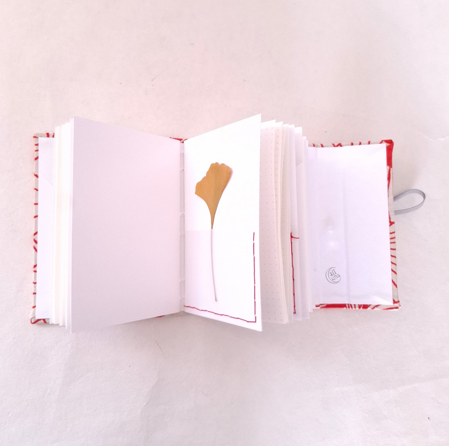 Diario di Viaggio in tessuto floreale Giapponese in rosso, bianco e miele