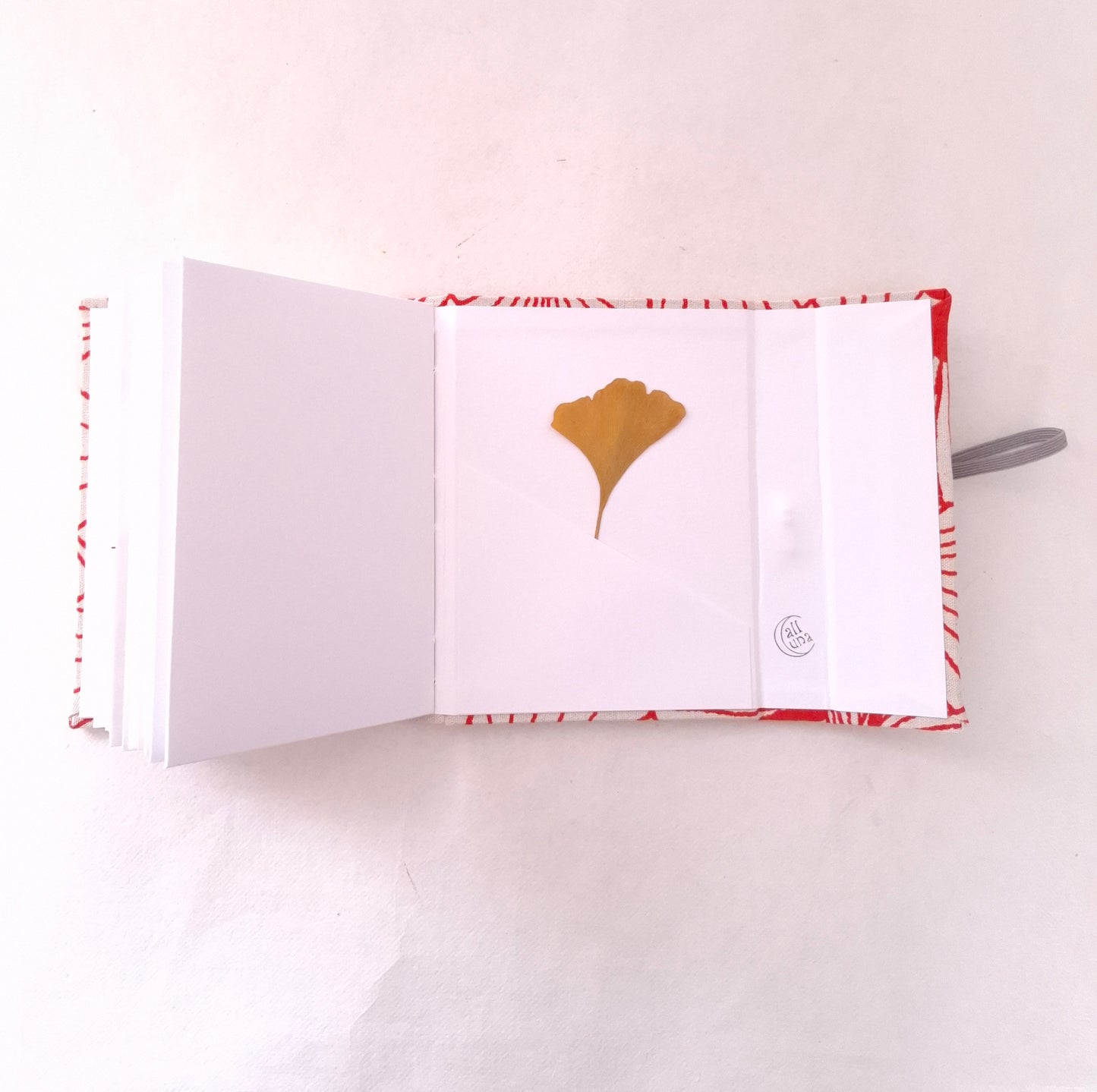 Diario di Viaggio in tessuto floreale Giapponese in rosso, bianco e miele
