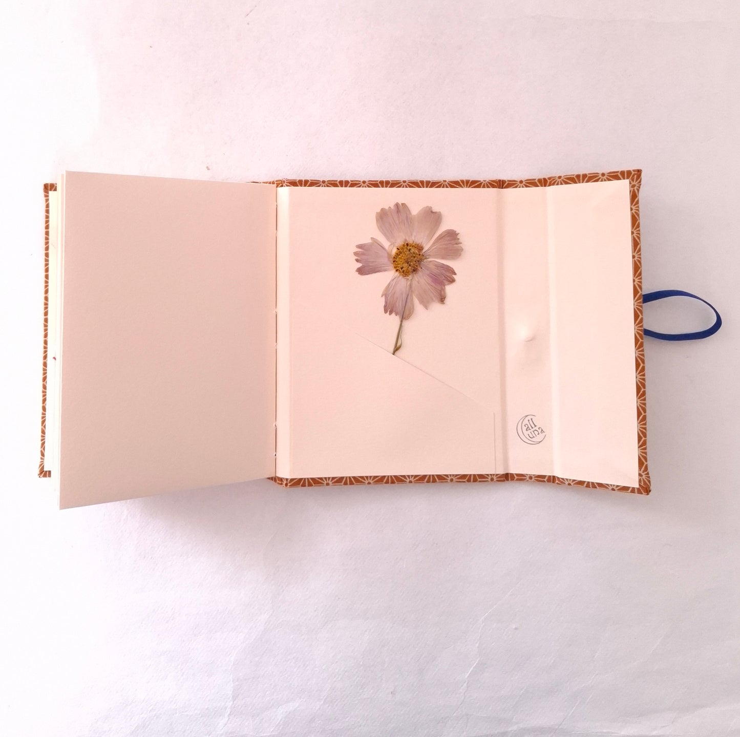 Diario di Viaggio in tessuto Giapponese con stelle Asanoha in beige e curry