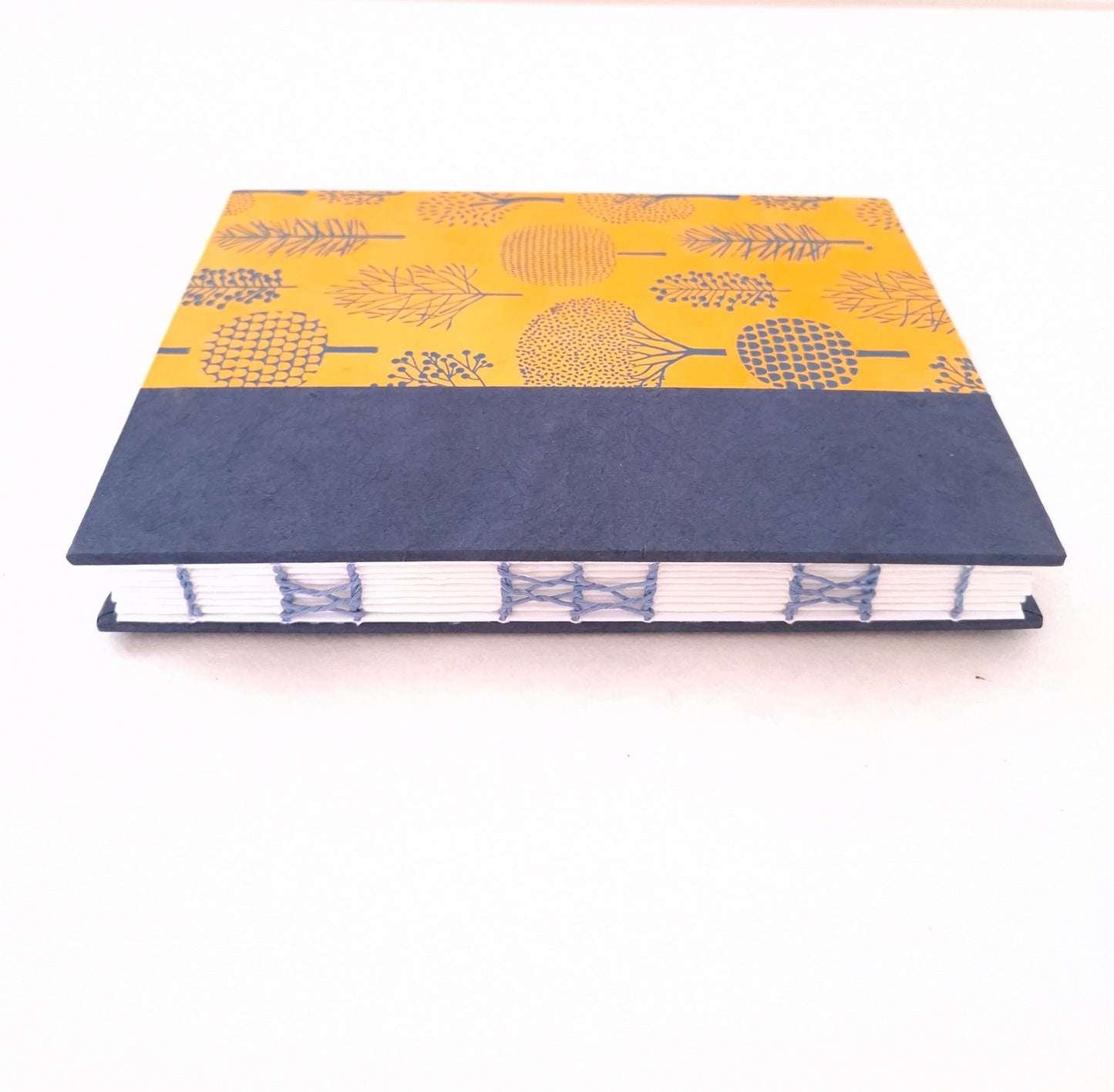 Carnet per acquerello con alberi in miele e blu