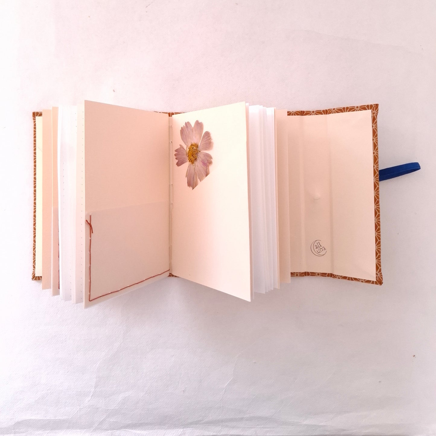 Diario di Viaggio in tessuto Giapponese con stelle Asanoha in beige e curry