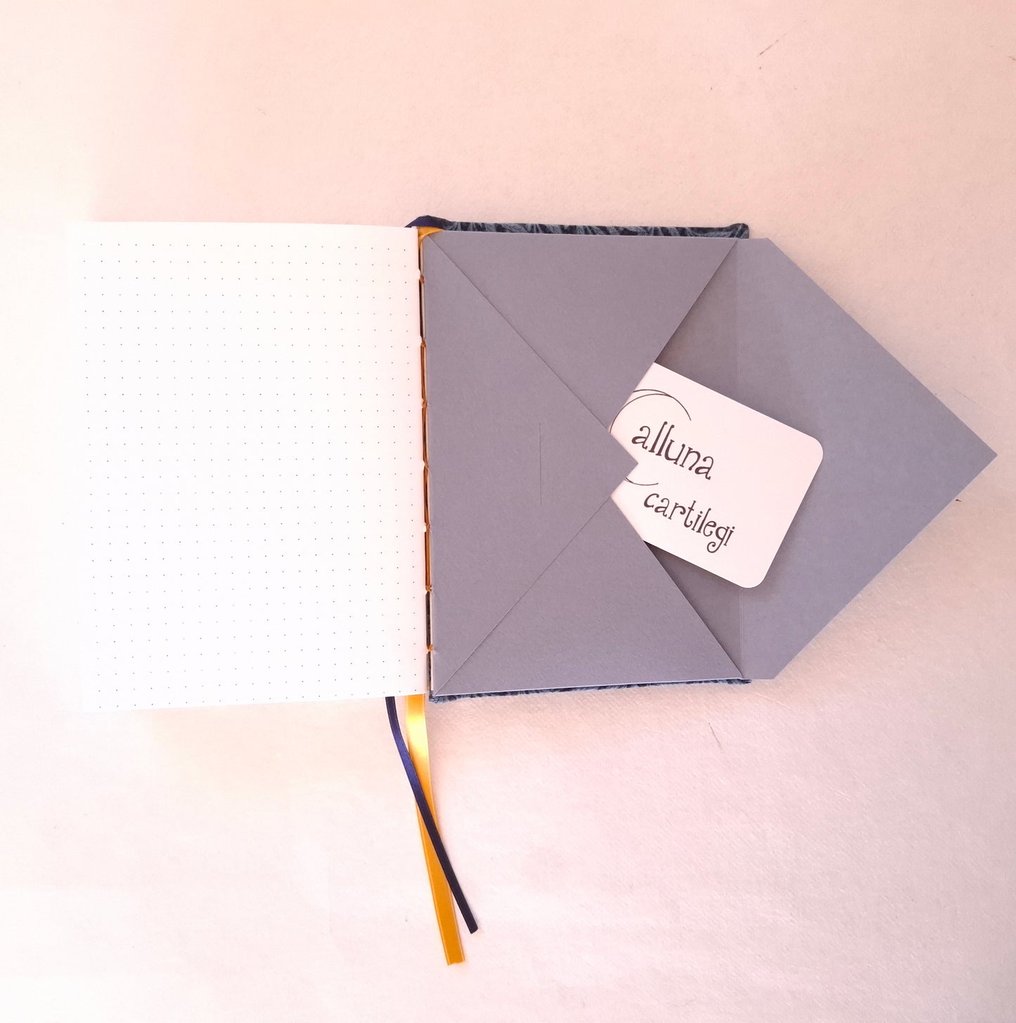 Diario A6 con copertine in tessuto botanico e pagine puntinate