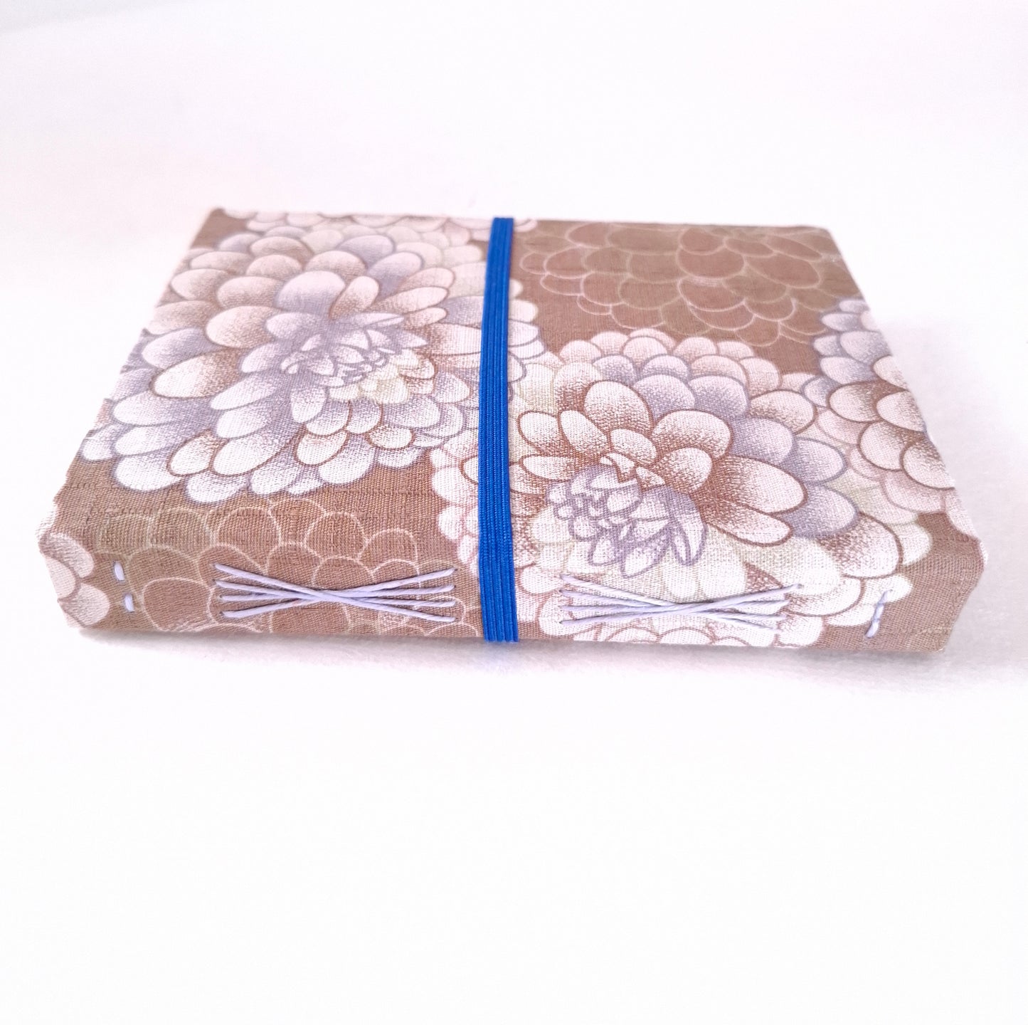 Diario di Viaggio in tessuto floreale Giapponese con Crisantemi in malva e beige