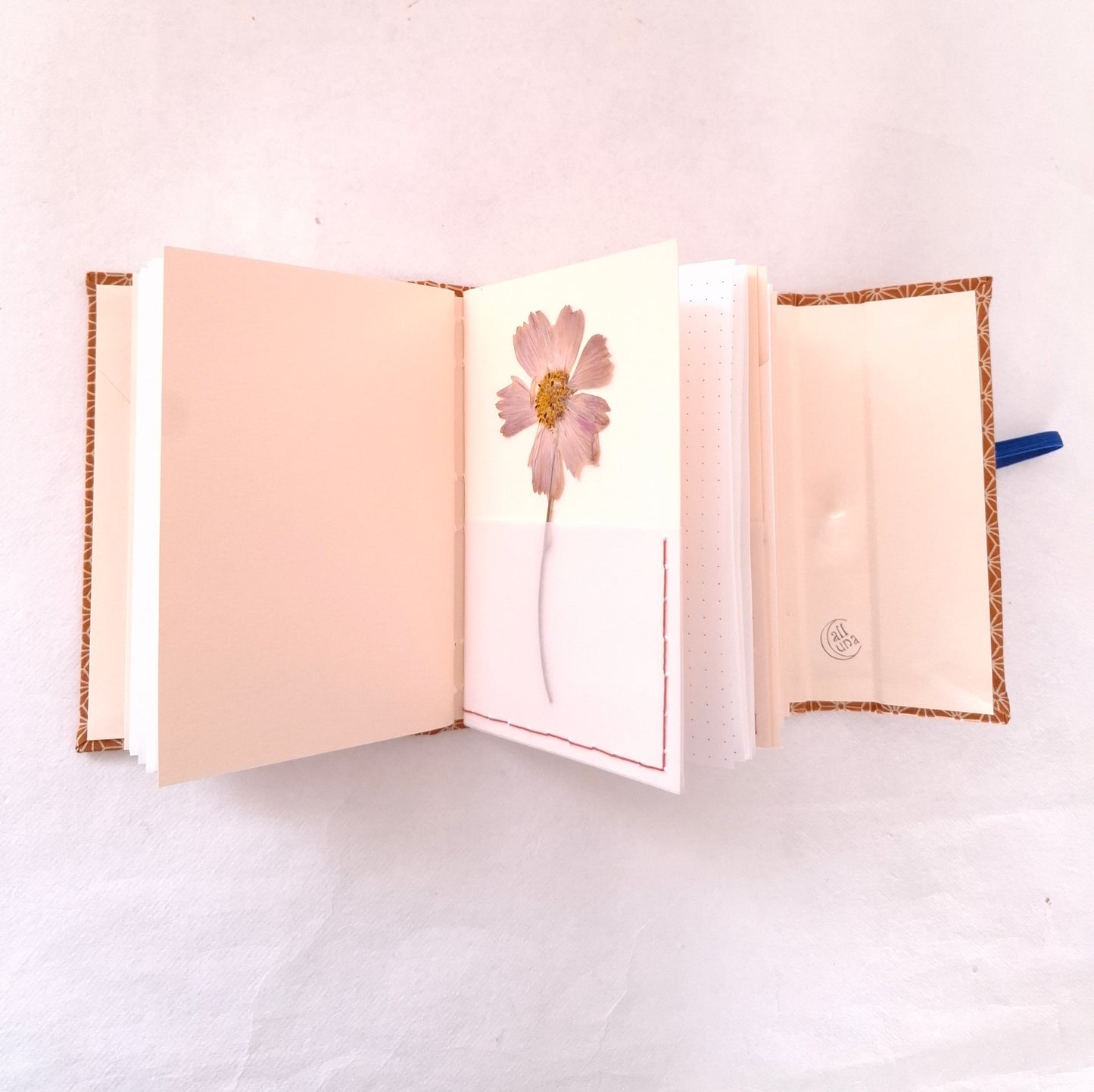 Diario di Viaggio in tessuto Giapponese con stelle Asanoha in beige e curry