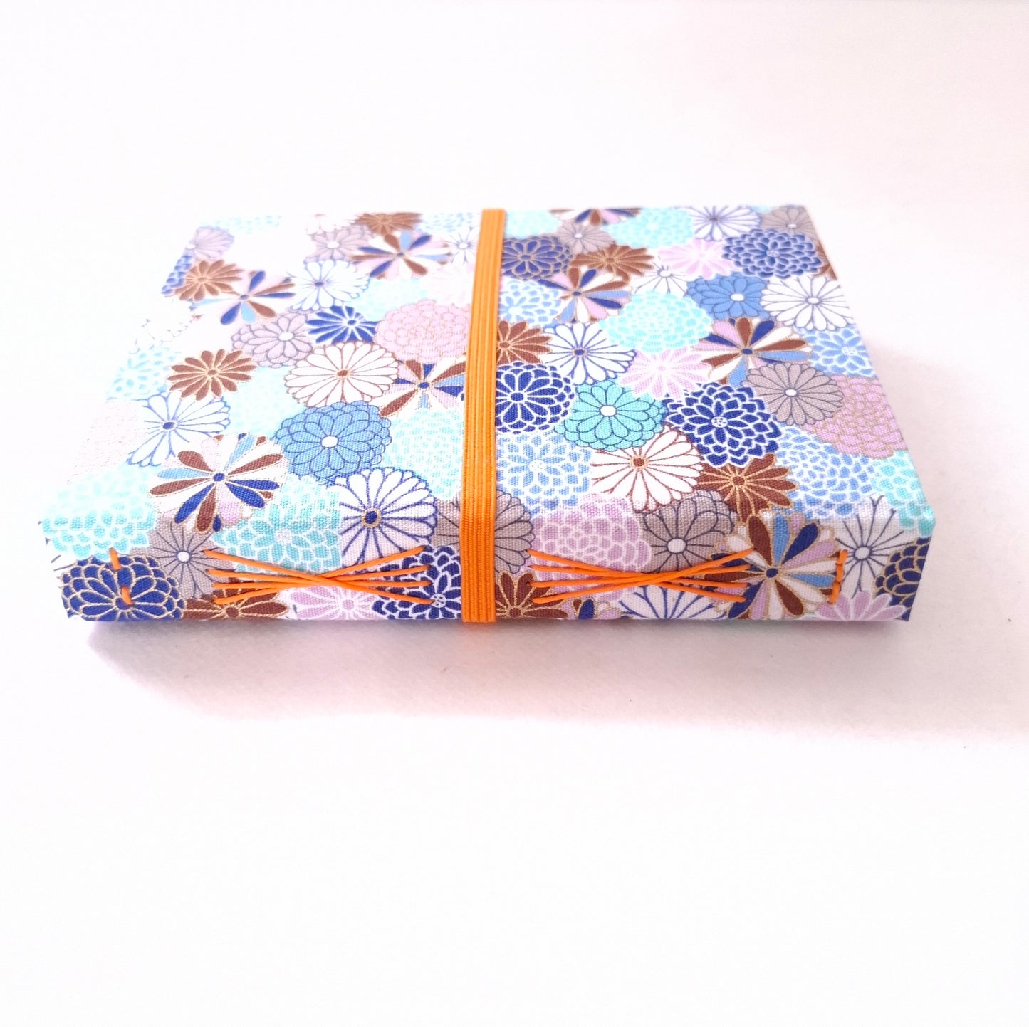 Diario di Viaggio in tessuto floreale Giapponese in azzurro e arancio