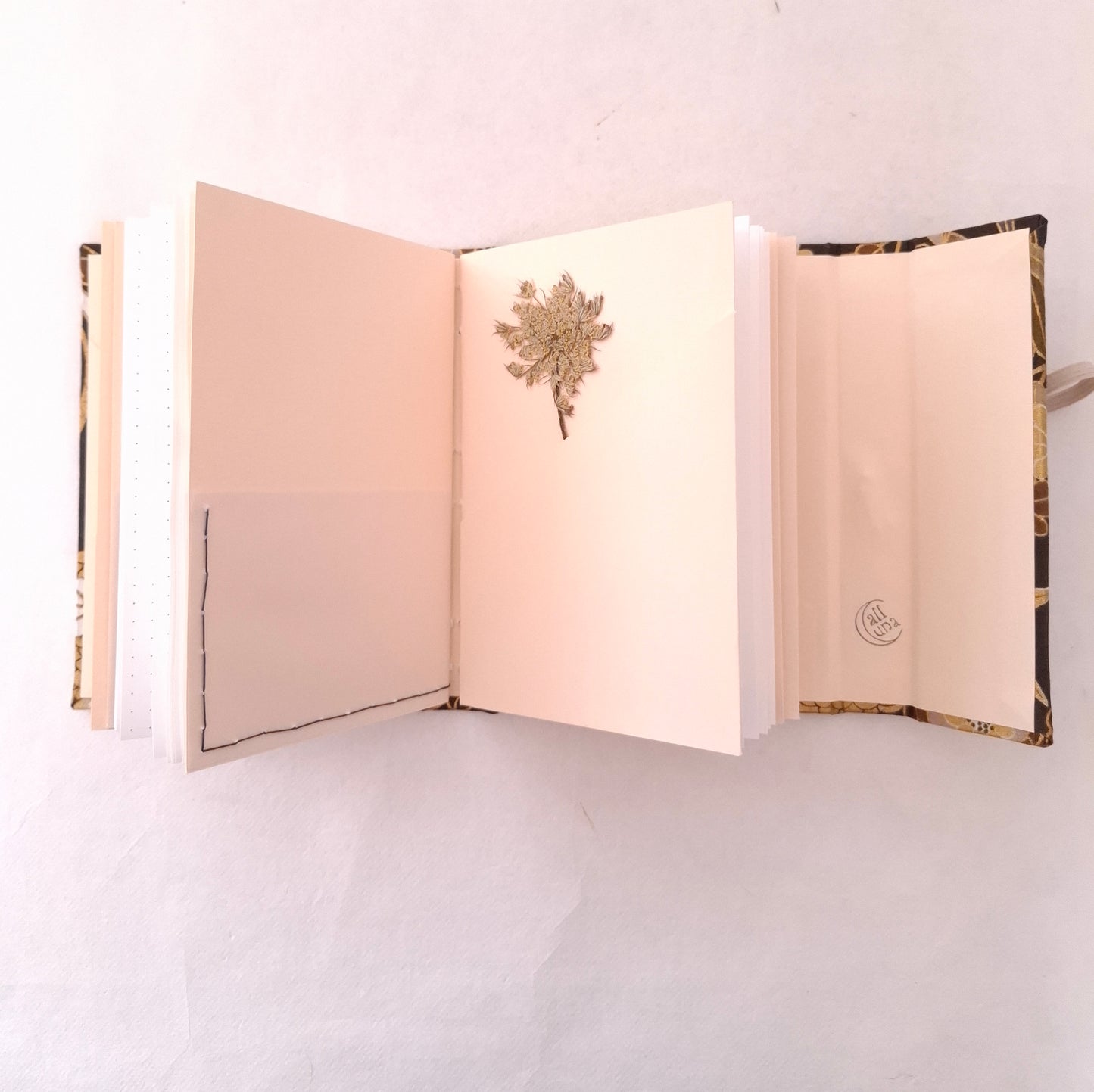 Diario di Viaggio in tessuto floreale Giapponese in oro, rosa e nero