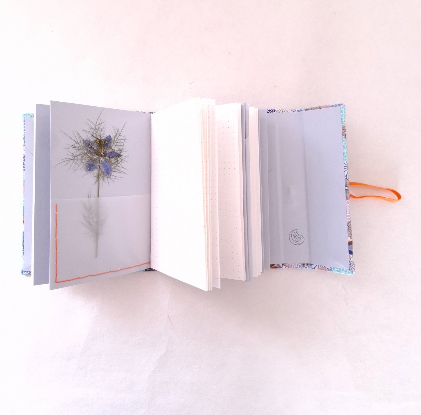 Diario di Viaggio in tessuto floreale Giapponese in azzurro e arancio
