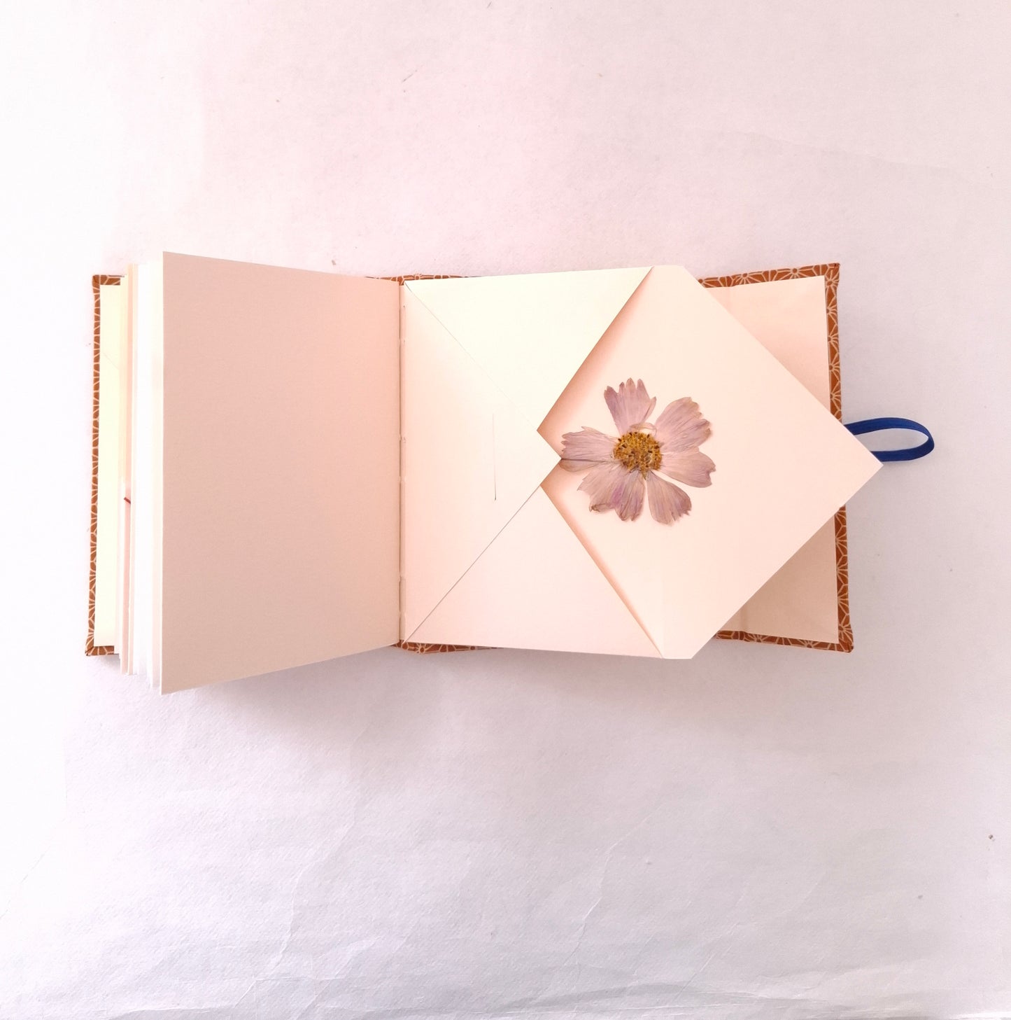 Diario di Viaggio in tessuto Giapponese con stelle Asanoha in beige e curry